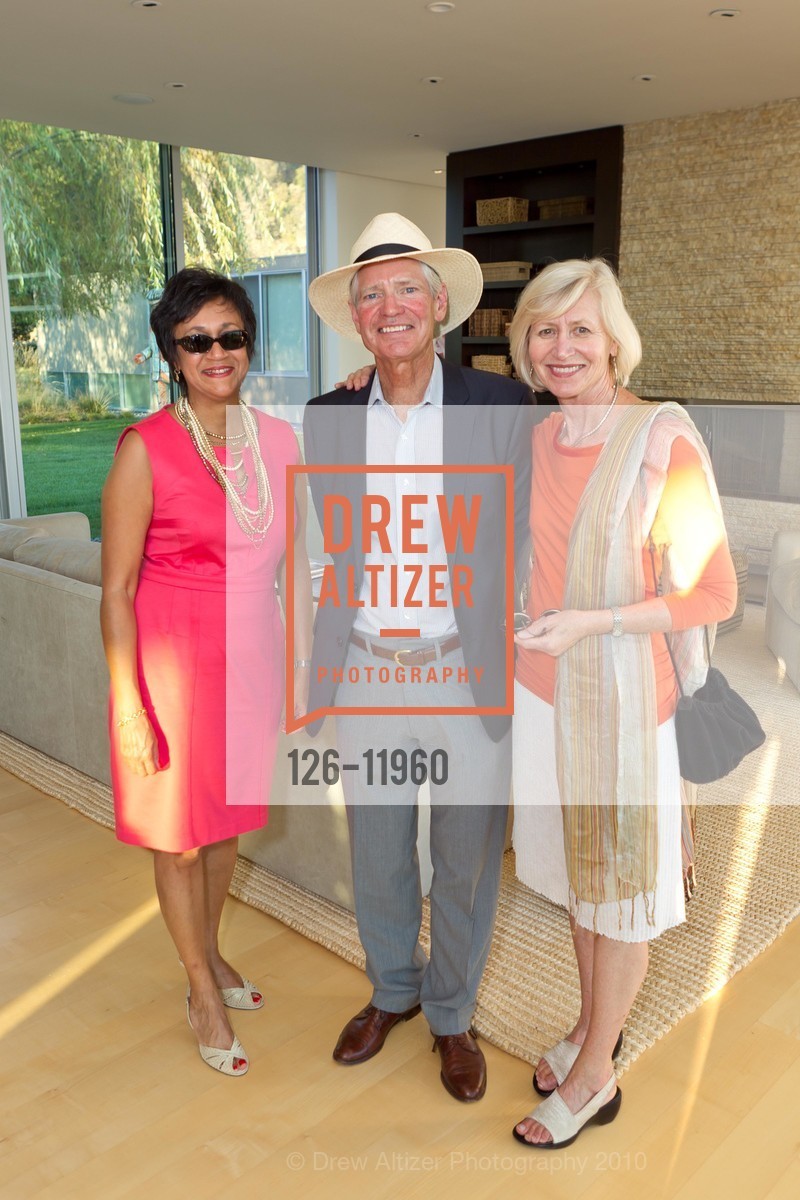 Marie Washington, Philip Darney, Uta Landy, Jan and John Zakin Host a Wine Country Dinner Benefiting Engender Health, US, September 26th, 2010, Photo #126-11960 Marie Washington, Philip Darney, Uta Landy, Photo #126-11960
