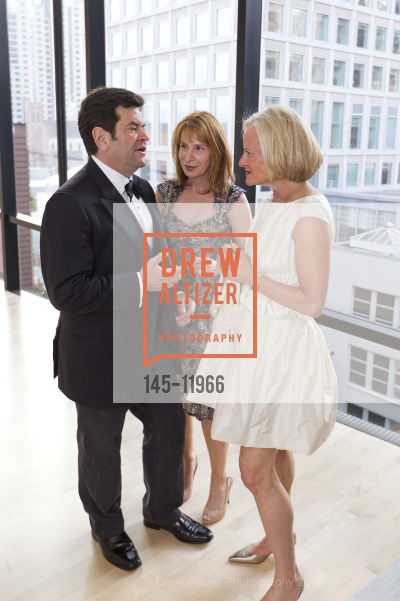 John Pritzker, Lisa Pritzker, Susan Obendorf, The San Francisco Museum of Modern Art Celebrates 75 years with the 2010 Modern Ball, US, May 15th, 2010, Photo #145-11966 John Pritzker, Lisa Pritzker, Susan Obendorf, Photo #145-11966