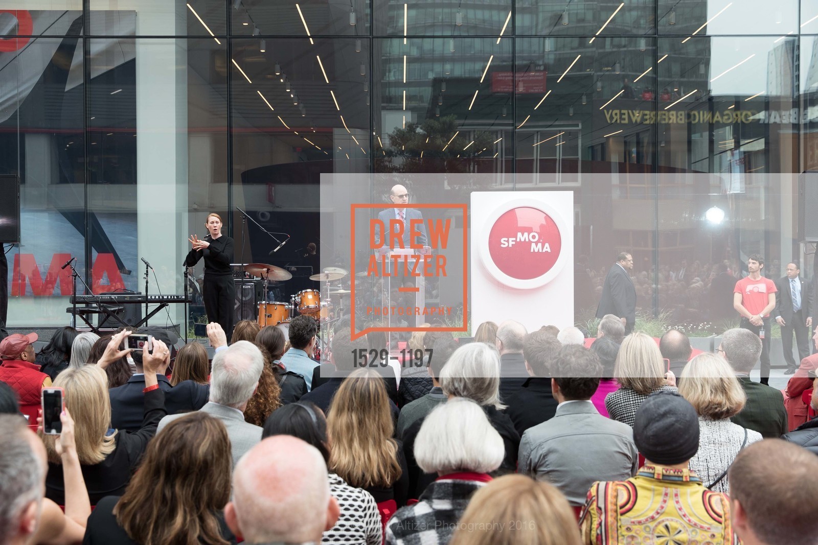 Bob Fisher, SFMOMA Ribbon Cutting Opening Day, SFMOMA. 151 3rd St, May 13th, 2016, Photo #1529-1197 Bob Fisher, Photo #1529-1197