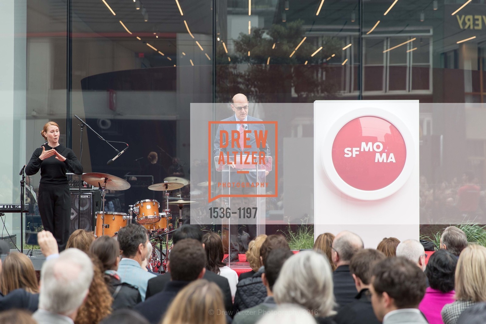 Bob Fisher, SFMOMA Ribbon Cutting Opening Day, SFMOMA. 151 3rd St, May 13th, 2016, Photo #1536-1197 Bob Fisher, Photo #1536-1197