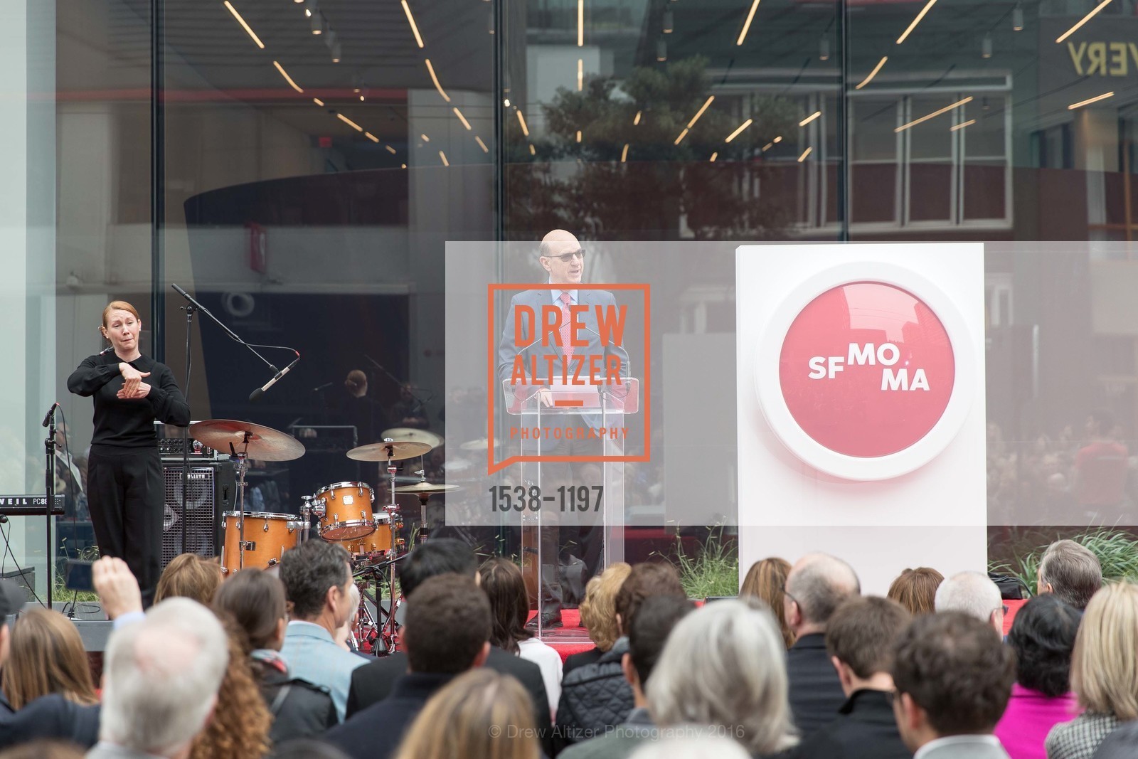Bob Fisher, SFMOMA Ribbon Cutting Opening Day, SFMOMA. 151 3rd St, May 13th, 2016, Photo #1538-1197 Bob Fisher, Photo #1538-1197