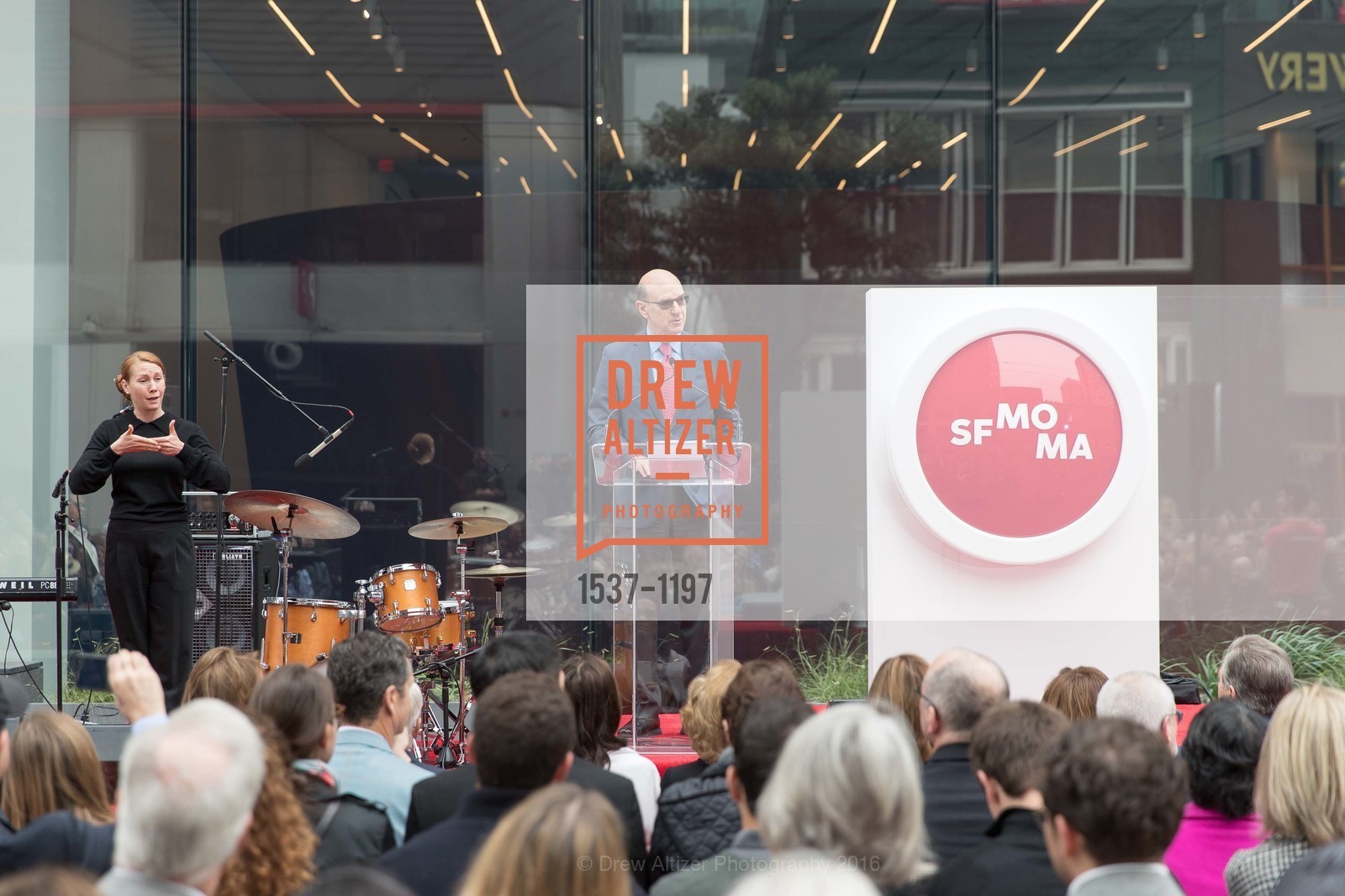 Bob Fisher, SFMOMA Ribbon Cutting Opening Day, SFMOMA. 151 3rd St, May 13th, 2016, Photo #1537-1197 Bob Fisher, Photo #1537-1197