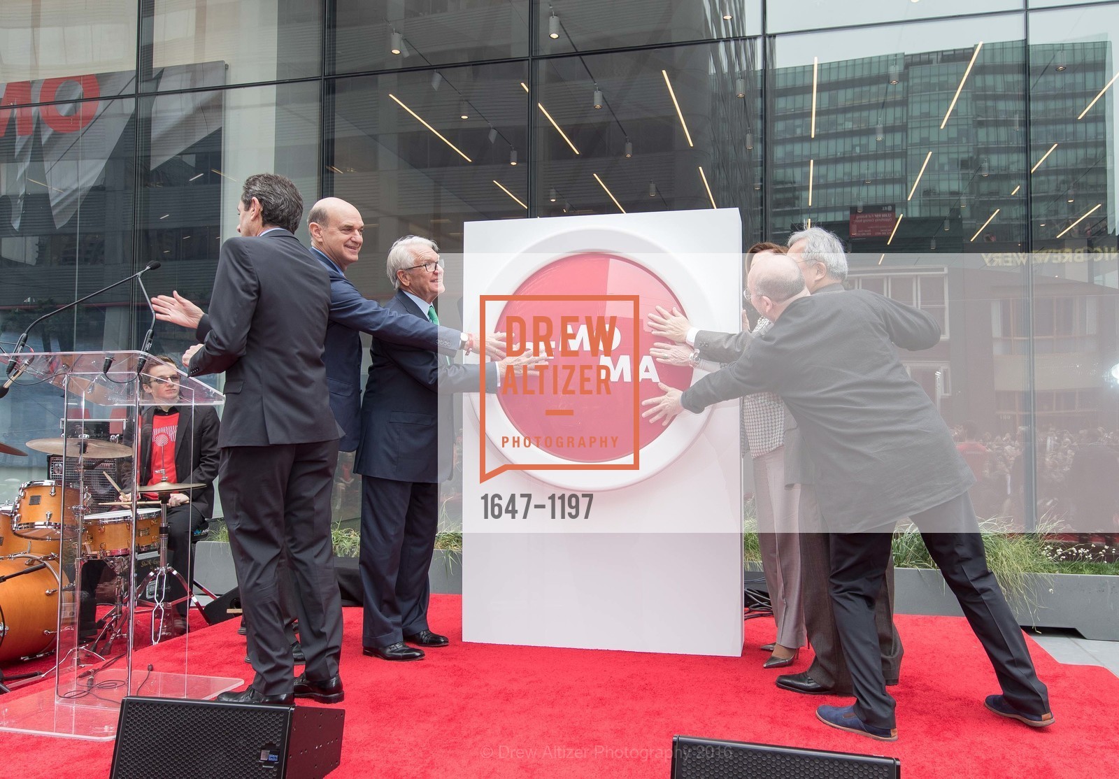 Bob Fisher, Neal Benezra, Nancy Pelosi, Ed Lee, Craig Dykers, SFMOMA Ribbon Cutting Opening Day, SFMOMA. 151 3rd St, December 12th, 2017, Photo #1647-1197 Bob Fisher, Neal Benezra, Nancy Pelosi, Ed Lee, Craig Dykers, Photo #1647-1197