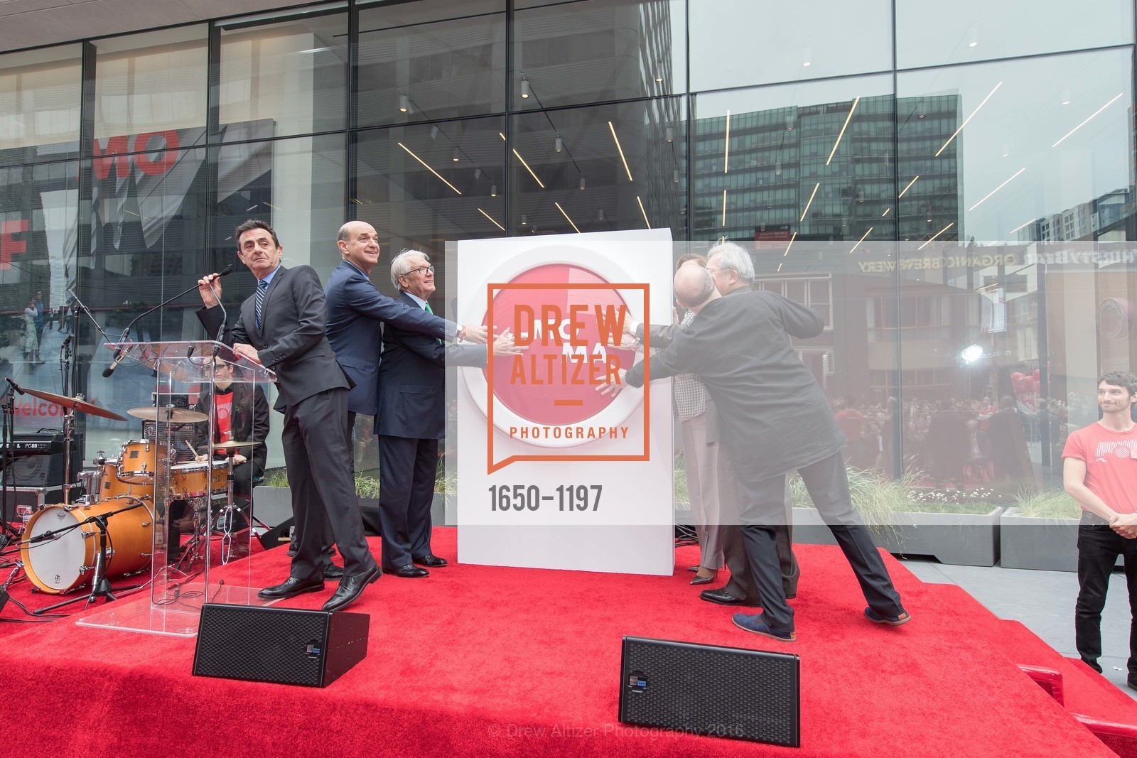 Bob Fisher, Neal Benezra, Nancy Pelosi, Ed Lee, Craig Dykers, SFMOMA Ribbon Cutting Opening Day, SFMOMA. 151 3rd St, December 12th, 2017, Photo #1650-1197 Bob Fisher, Neal Benezra, Nancy Pelosi, Ed Lee, Craig Dykers, Photo #1650-1197