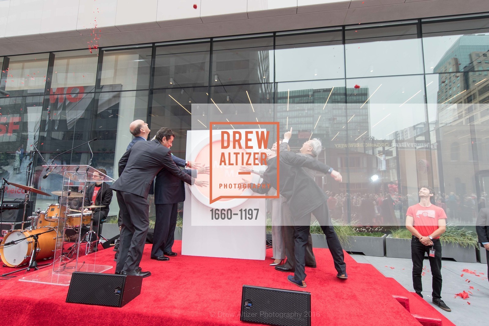 Bob Fisher, Neal Benezra, Nancy Pelosi, Ed Lee, Craig Dykers, SFMOMA Ribbon Cutting Opening Day, SFMOMA. 151 3rd St, December 12th, 2017, Photo #1660-1197 Bob Fisher, Neal Benezra, Nancy Pelosi, Ed Lee, Craig Dykers, Photo #1660-1197