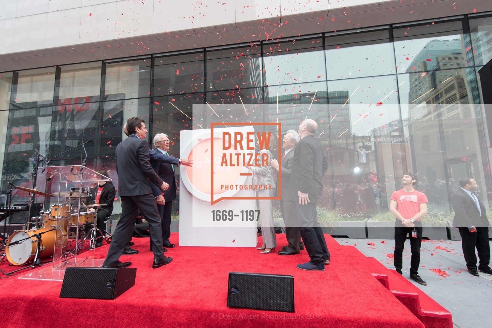 Bob Fisher, Neal Benezra, Nancy Pelosi, Ed Lee, Craig Dykers, SFMOMA Ribbon Cutting Opening Day, SFMOMA. 151 3rd St, December 12th, 2017, Photo #1669-1197 Bob Fisher, Neal Benezra, Nancy Pelosi, Ed Lee, Craig Dykers, Photo #1669-1197