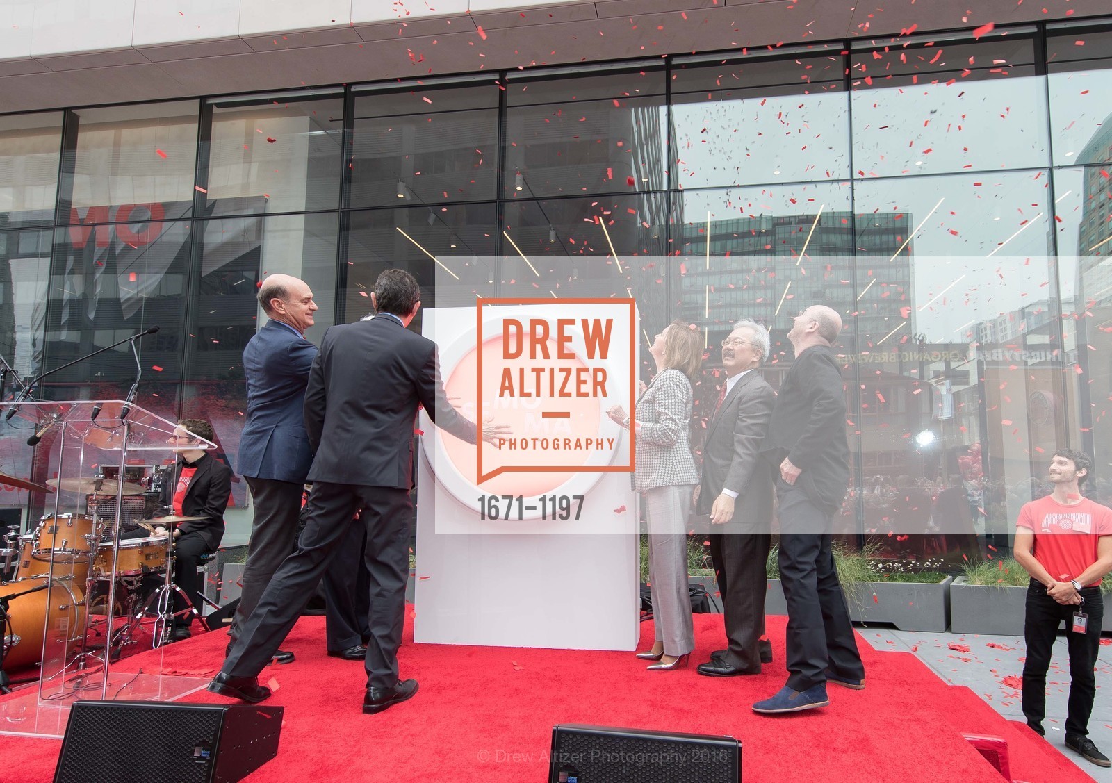 Bob Fisher, Neal Benezra, Nancy Pelosi, Ed Lee, Craig Dykers, SFMOMA Ribbon Cutting Opening Day, SFMOMA. 151 3rd St, December 12th, 2017, Photo #1671-1197 Bob Fisher, Neal Benezra, Nancy Pelosi, Ed Lee, Craig Dykers, Photo #1671-1197