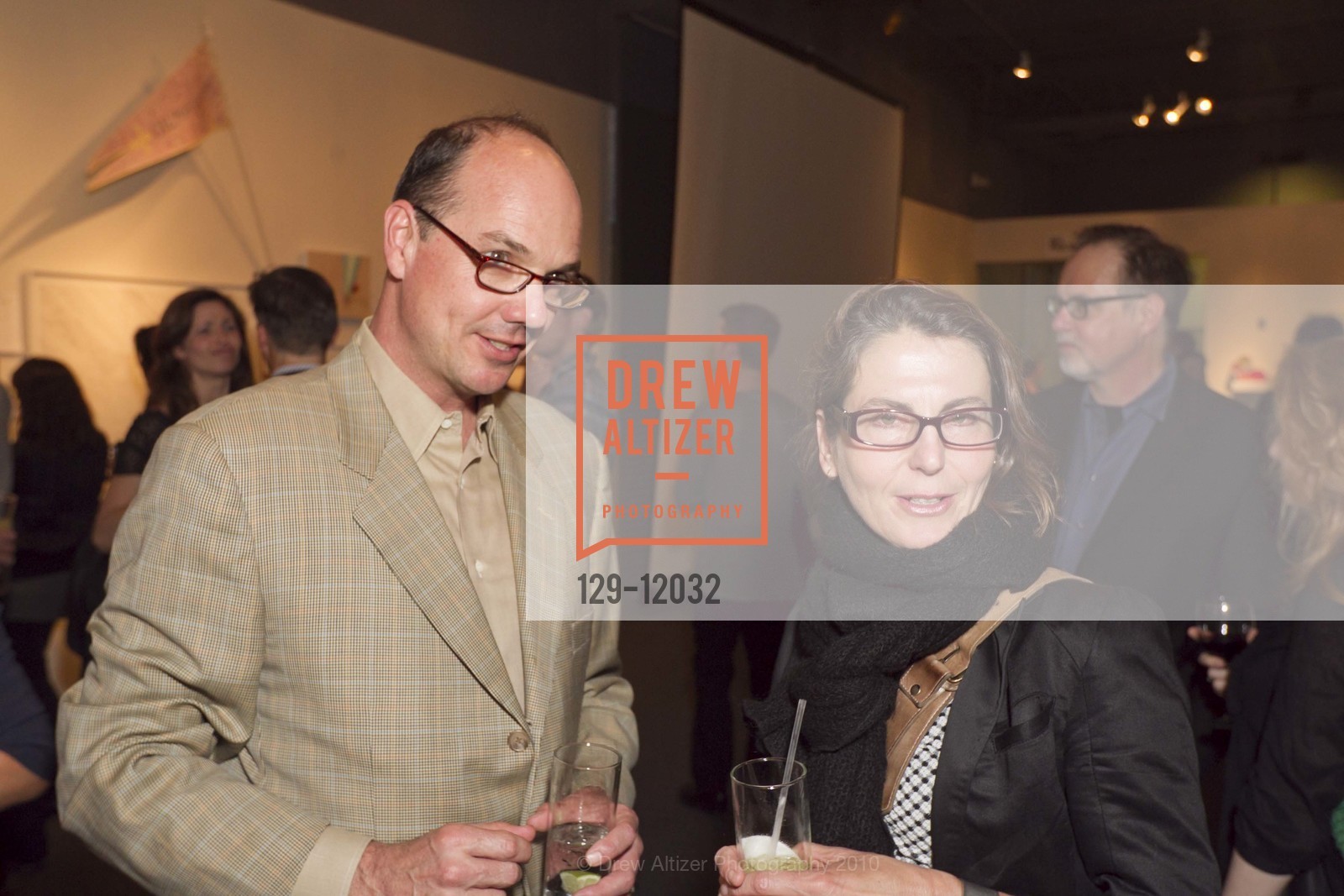 Tom Meadowcroft, Ellen Besobrasov, HEADLANDS Benefit Art Auction, US, June 3rd, 2010, Photo #129-12032 Tom Meadowcroft, Ellen Besobrasov, Photo #129-12032