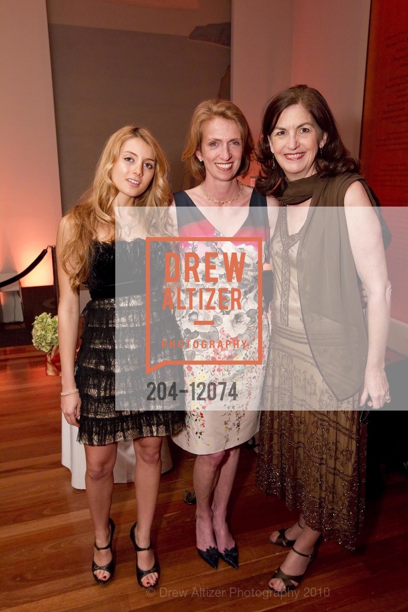 Lucrezia Buccellati, Marta Benson of Gumps, Kim Wise, BOUQUETS TO ARTS GALA at the De Young Museum, US, April 19th, 2010, Photo #204-12074 Lucrezia Buccellati, Marta Benson of Gumps, Kim Wise, Photo #204-12074