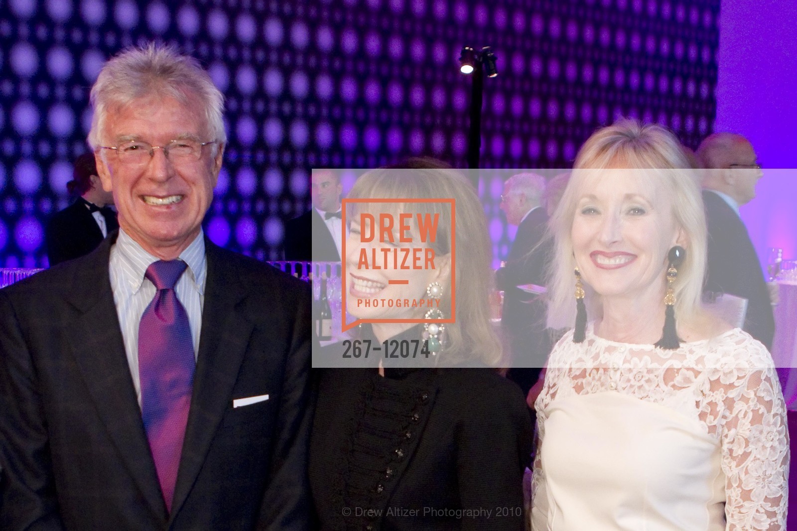 Van Kasper, Peggy Trethewey, Merrill Kasper, BOUQUETS TO ARTS GALA at the De Young Museum, US, April 19th, 2010, Photo #267-12074 Van Kasper, Peggy Trethewey, Merrill Kasper, Photo #267-12074