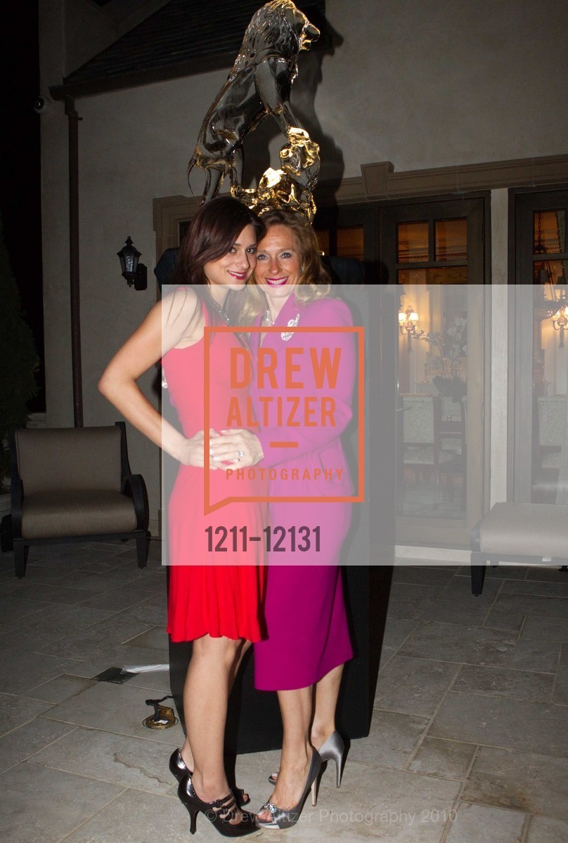 Amy Horowitz, Elisabeth Thieriot, SAKS FIFTH AVENUE and Elizabeth Thieriot hosting an event benefiting The Saint Francis Foundation, US, May 13th, 2010, Photo #1211-12131 Amy Horowitz, Elisabeth Thieriot, Photo #1211-12131