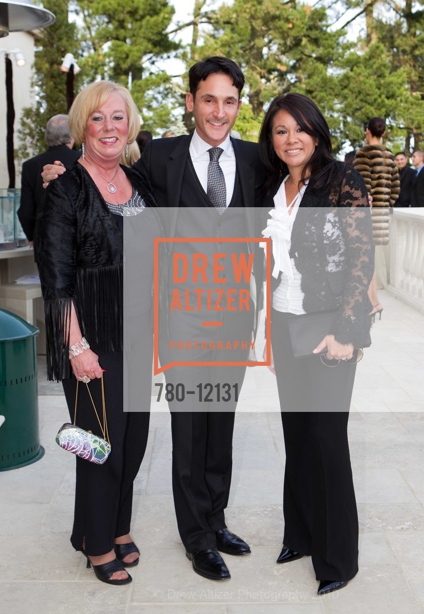 Sue Woy, James Krohn, Serena McNamee, SAKS FIFTH AVENUE and Elizabeth Thieriot hosting an event benefiting The Saint Francis Foundation, US, May 13th, 2010, Photo #780-12131 Sue Woy, James Krohn, Serena McNamee, Photo #780-12131