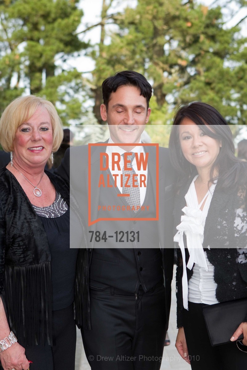 Sue Woy, James Krohn, Serena McNamee, SAKS FIFTH AVENUE and Elizabeth Thieriot hosting an event benefiting The Saint Francis Foundation, US, May 13th, 2010, Photo #784-12131 Sue Woy, James Krohn, Serena McNamee, Photo #784-12131