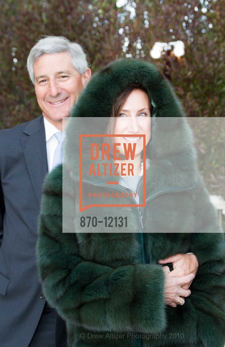 Kevin Stone, Susan Stone, SAKS FIFTH AVENUE and Elizabeth Thieriot hosting an event benefiting The Saint Francis Foundation, US, May 13th, 2010, Photo #870-12131 Kevin Stone, Susan Stone, Photo #870-12131