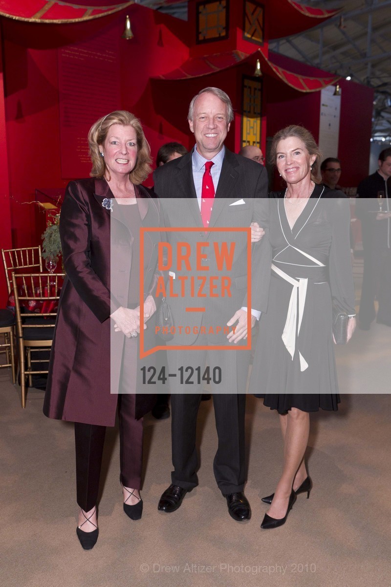 Laura King Pfaff, Charlie Hulley, Trish Hulley, The San Francisco Fall Antiques Show Preview Party Benefit Gala, US, October 28th, 2010, Photo #124-12140 Laura King Pfaff, Charlie Hulley, Trish Hulley, Photo #124-12140