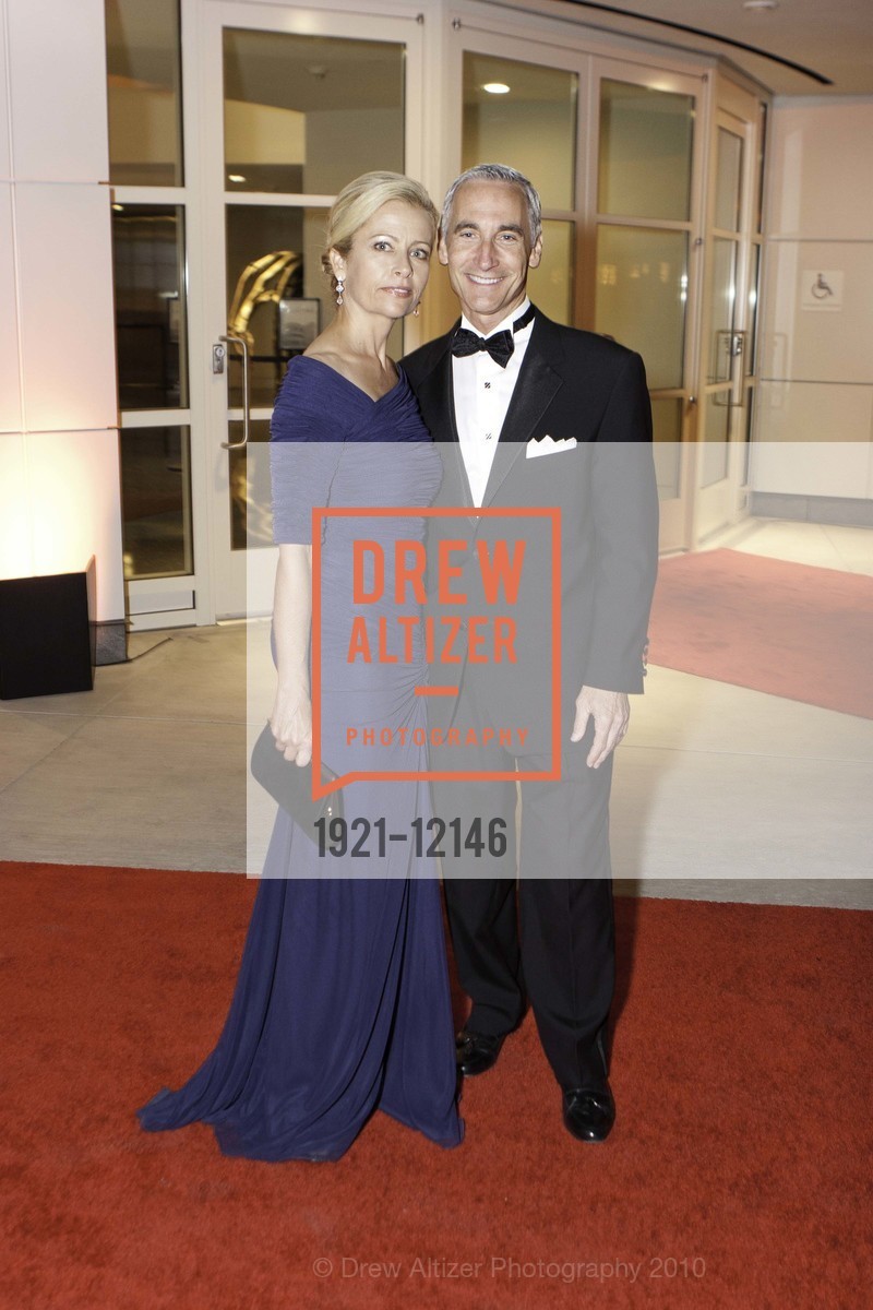Theresa Mandarino, Jeff Holden, New Crocker Fundraising Gala Celebrates Completion of CROCKER ART MUSEUM Expansion, US, September 26th, 2010, Photo #1921-12146 Theresa Mandarino, Jeff Holden, Photo #1921-12146