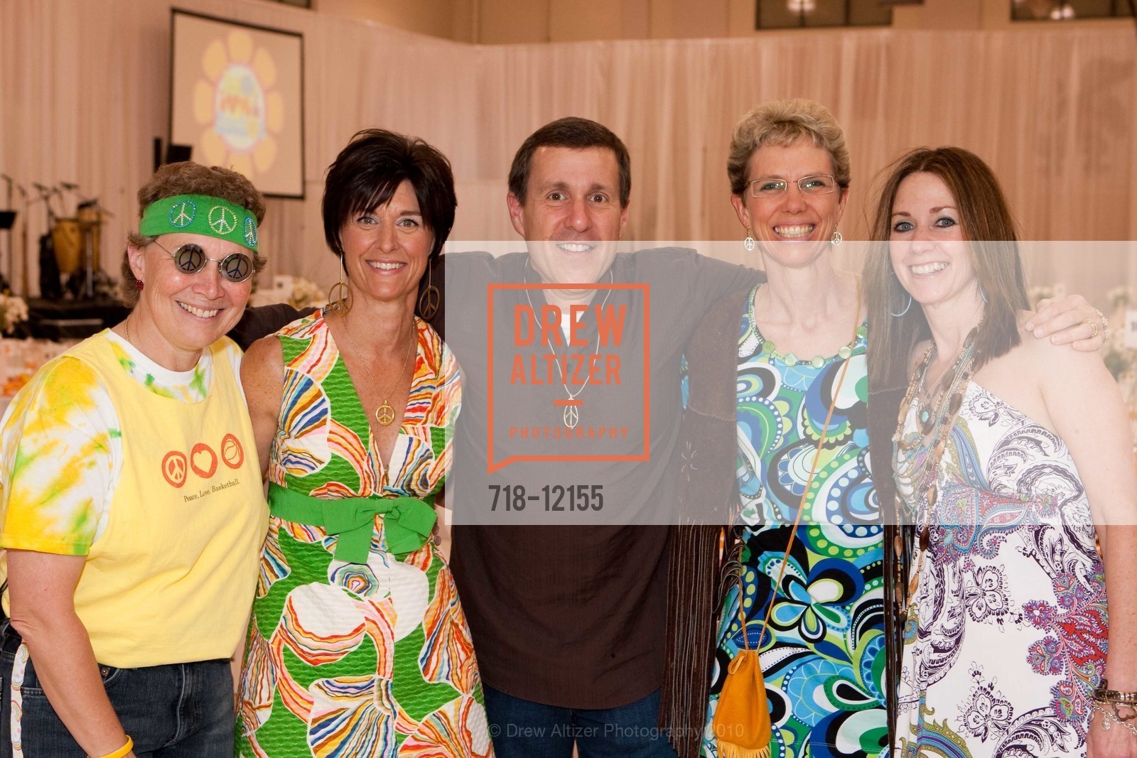 Kim Aitken-Young, Linda Rosensweig, Richard Dioli, Katherine Aitken-Young, Theresa Rowland, SACRED HEART SCHOOLS, ATHERTON; "PEACE, LOVE & AUCTION!", US, March 28th, 2010, Photo #718-12155 Kim Aitken-Young, Linda Rosensweig, Richard Dioli, Katherine Aitken-Young, Theresa Rowland, Photo #718-12155