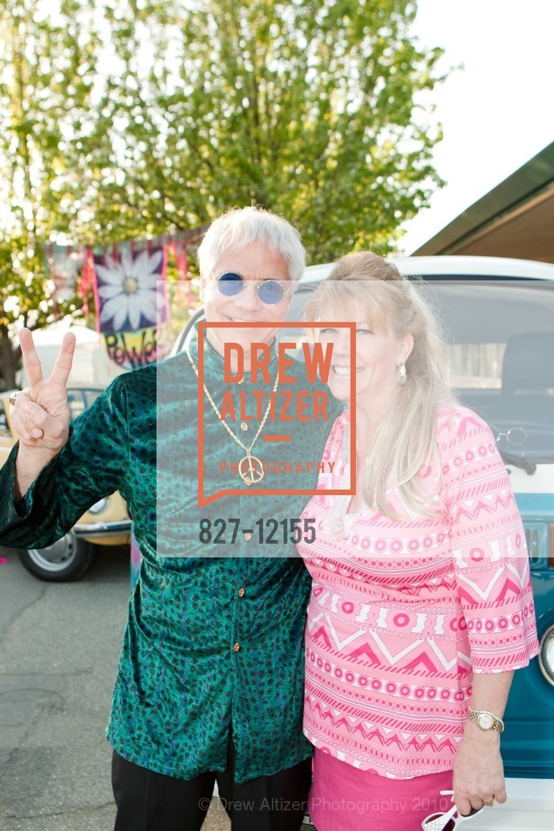 Chuck Coleson, Megan Coleson, SACRED HEART SCHOOLS, ATHERTON; "PEACE, LOVE & AUCTION!", US, March 28th, 2010, Photo #827-12155 Chuck Coleson, Megan Coleson, Photo #827-12155