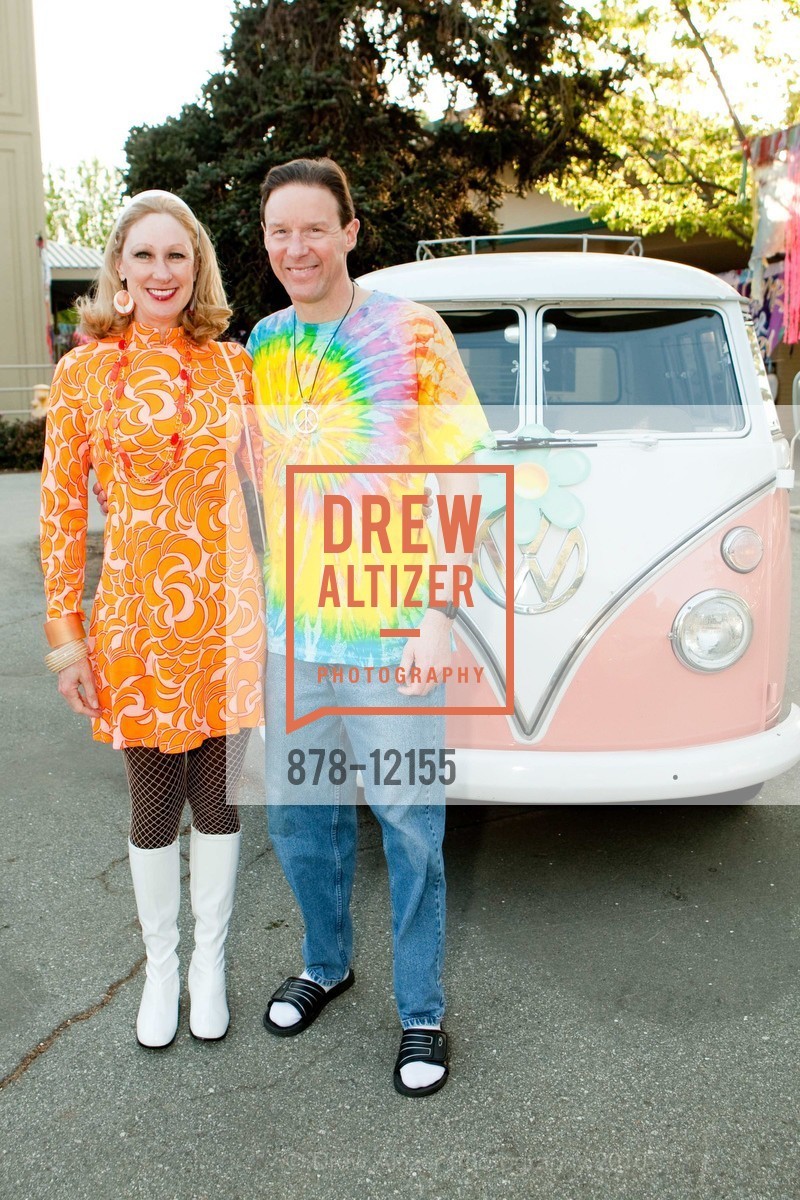 Trish Turner McConnell, Tom McConnell, SACRED HEART SCHOOLS, ATHERTON; "PEACE, LOVE & AUCTION!", US, March 28th, 2010, Photo #878-12155 Trish Turner McConnell, Tom McConnell, Photo #878-12155