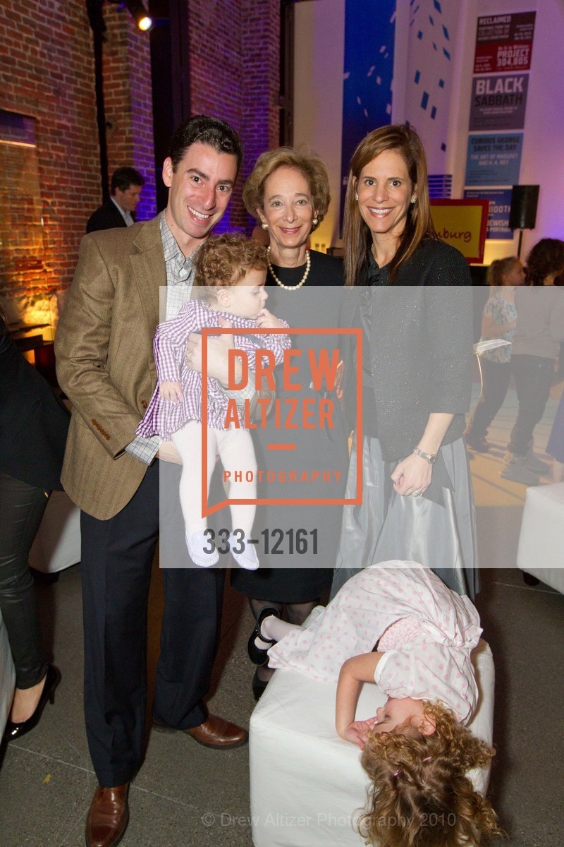 Dan Kramer, Scarlett Kramer, Lucy Bunim, Caroline Kramer, Dede Kramer, CJM Family Gala, US, December 5th, 2010, Photo #333-12161 Dan Kramer, Scarlett Kramer, Lucy Bunim, Caroline Kramer, Dede Kramer, Photo #333-12161