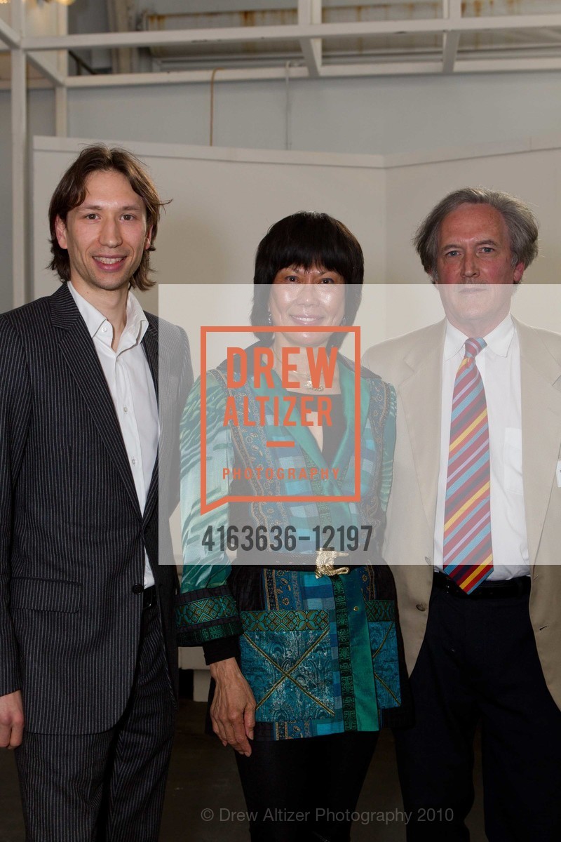 Justin Hoover, Su Hua Newton, Robert Flynn Johnson, Preview Party for San Francisco Art Institute 2010 MFA Graduate Exhibition / Vernissage, US, May 14th, 2010, Photo #4163636-12197 Justin Hoover, Su Hua Newton, Robert Flynn Johnson, Photo #4163636-12197