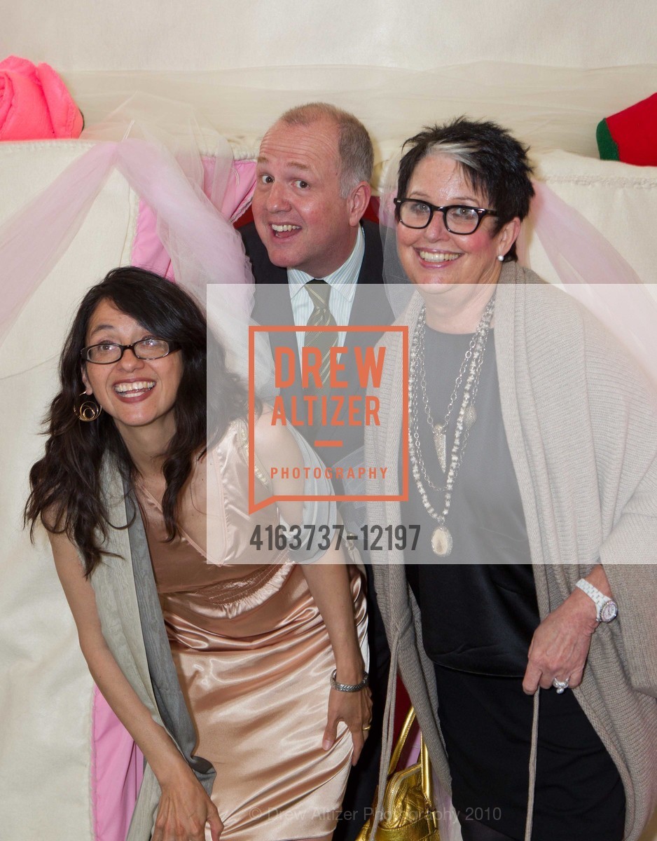 Dalida Maria Benfield, Chris Bratton, Karen Kubin, Preview Party for San Francisco Art Institute 2010 MFA Graduate Exhibition / Vernissage, US, May 14th, 2010, Photo #4163737-12197 Dalida Maria Benfield, Chris Bratton, Karen Kubin, Photo #4163737-12197