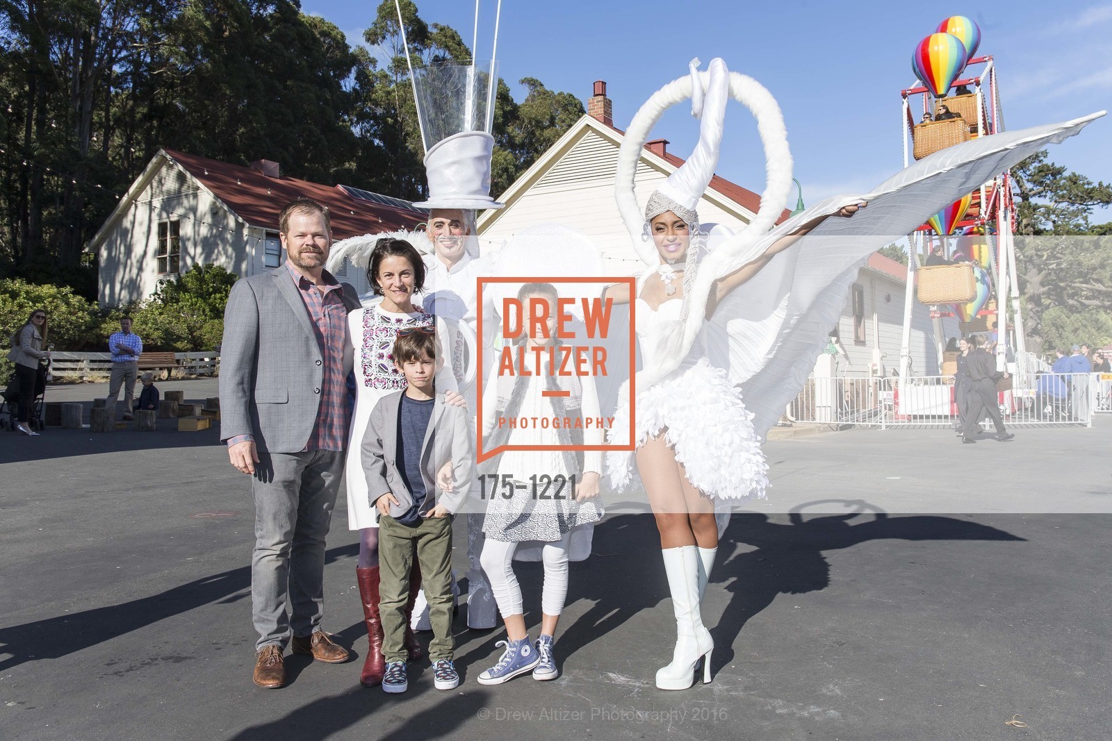 Sam Parker, Stephanie Parker, Henry Parker, Lilah Parker, Bay Area Discovery Museum's Family Gala: Make + Believe, Bay Area Discovery Museum. 557 McReynolds Rd, Sausalito CA 94965, May 21st, 2016, Photo #175-1221 Sam Parker, Stephanie Parker, Henry Parker, Lilah Parker, Photo #175-1221