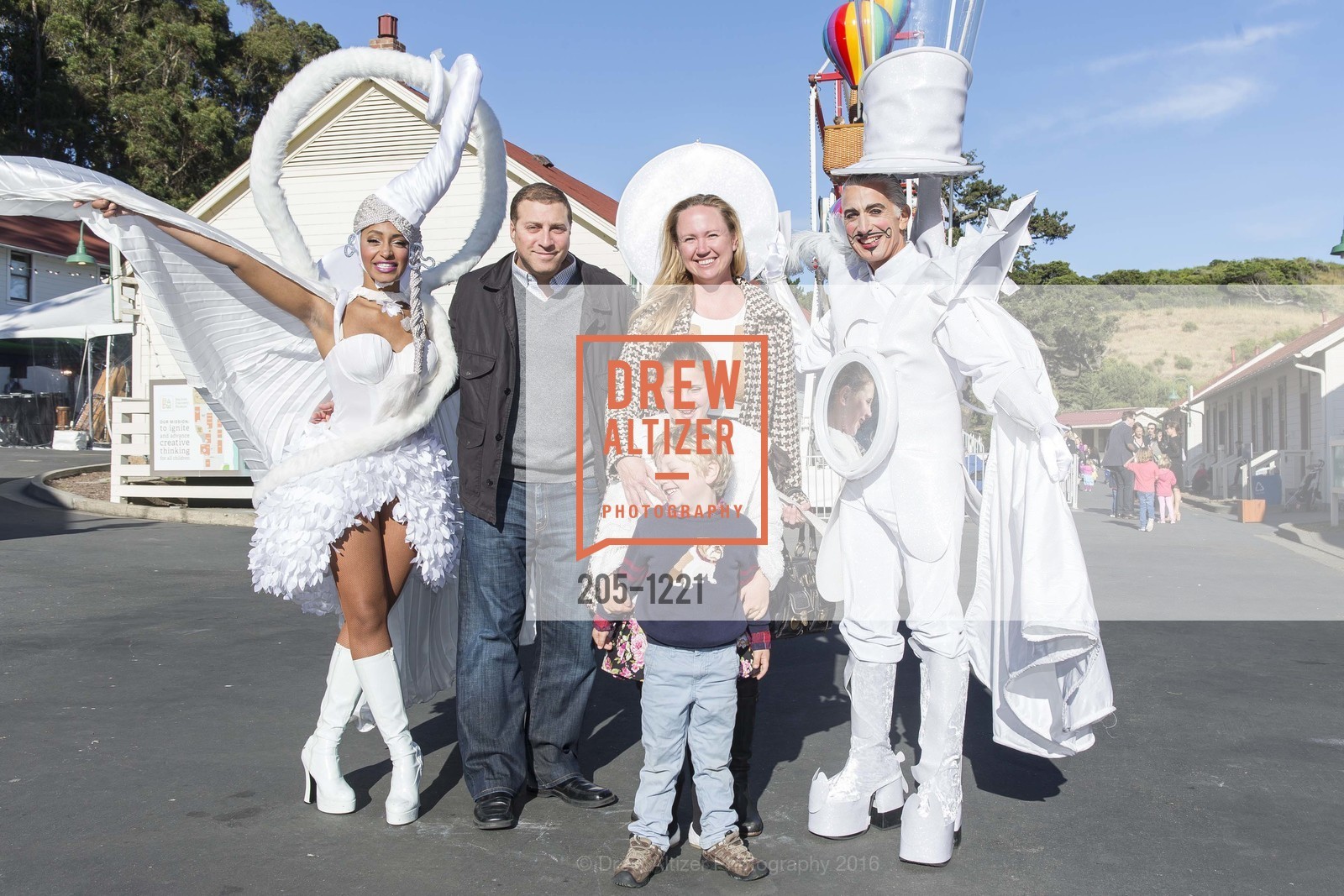 Jarred Marlin, Jenny Marlin, Madison Marlin, Parker Marlin, Bay Area Discovery Museum's Family Gala: Make + Believe, Bay Area Discovery Museum. 557 McReynolds Rd, Sausalito CA 94965, May 21st, 2016, Photo #205-1221 Jarred Marlin, Jenny Marlin, Madison Marlin, Parker Marlin, Photo #205-1221