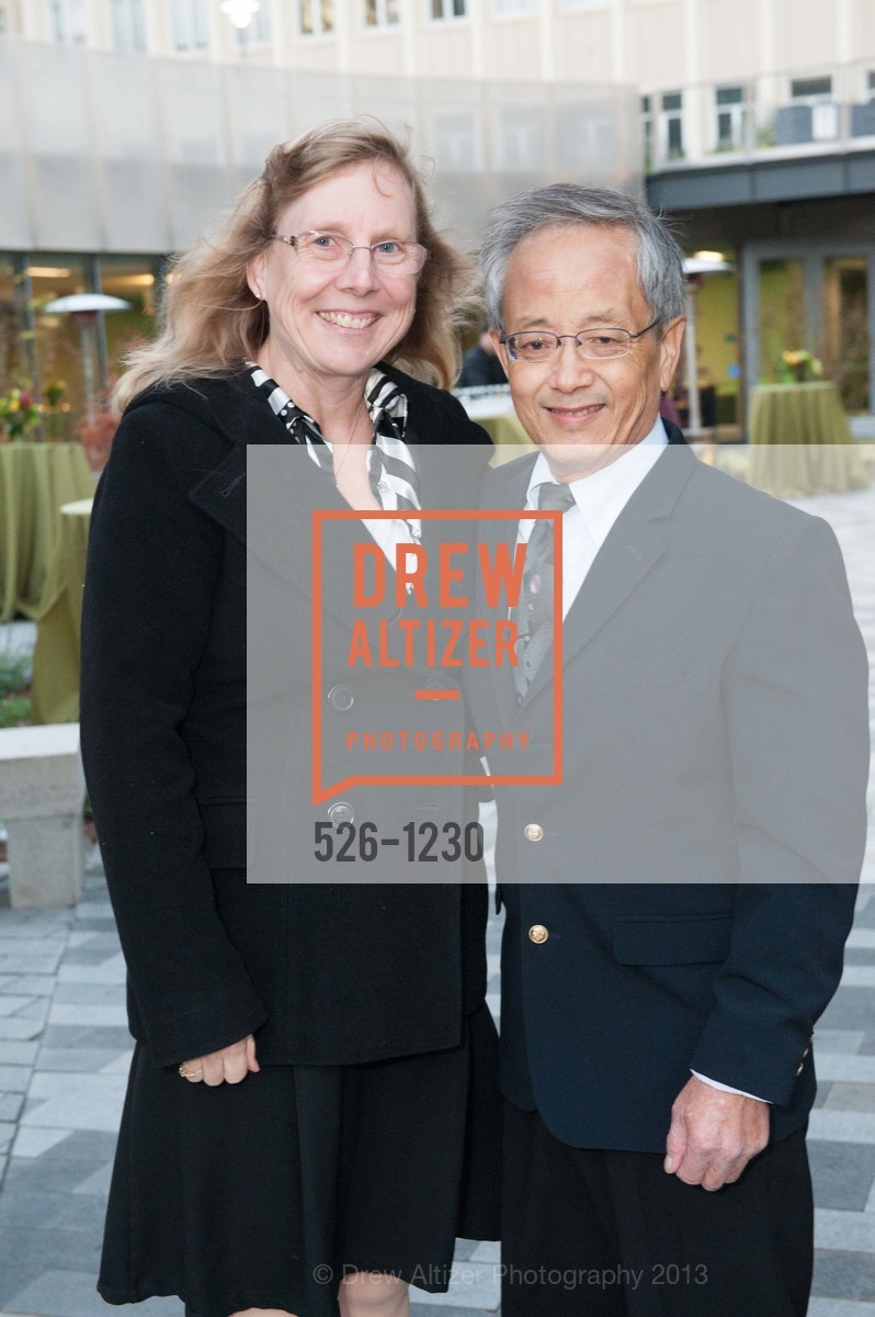 Mary Gong, Wayne Gong, USF California Prize for Service & the Common Good, University of San Francisco. San Francisco, California, October 29th, 2013, Photo #526-1230 Mary Gong, Wayne Gong, Photo #526-1230