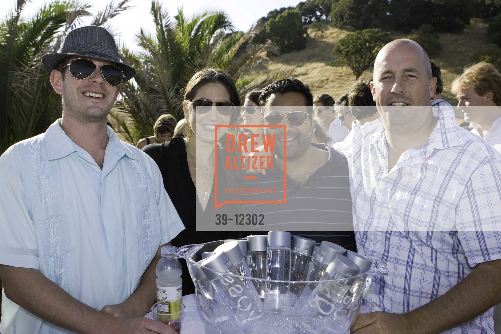 Alex Jonas, Amy Davirro, Moneil Patel, Mike Ramseyer, Cerro Pampa 6th Annual Oyster Cup, US, August 10th, 2010, Photo #39-12302 Alex Jonas, Amy Davirro, Moneil Patel, Mike Ramseyer, Photo #39-12302
