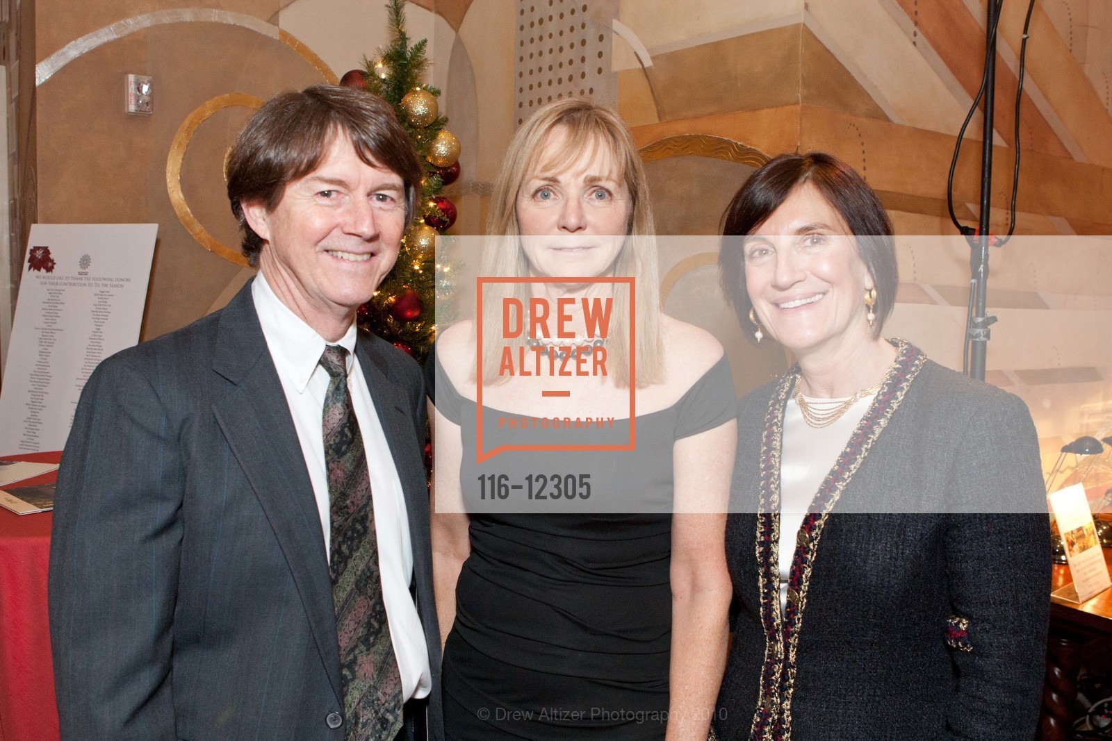 Paul Sagues, Susan Porth, Deborah Sagues, Photo #116-12305