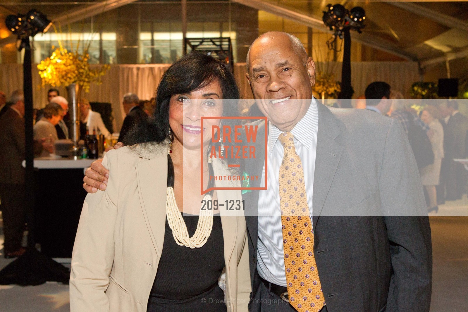 Elizabeth Cheeks, Chuck Smith, USF California Prize, University of San Francisco. San Francisco, California, May 25th, 2016, Photo #209-1231 Elizabeth Cheeks, Chuck Smith, Photo #209-1231