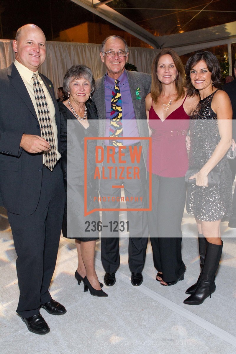 Jim Thompson, Claudia Salquist, Roger Salquist, Kathleen Thompson, Monica Salquist, USF California Prize, University of San Francisco. San Francisco, California, May 25th, 2016, Photo #236-1231 Jim Thompson, Claudia Salquist, Roger Salquist, Kathleen Thompson, Monica Salquist, Photo #236-1231