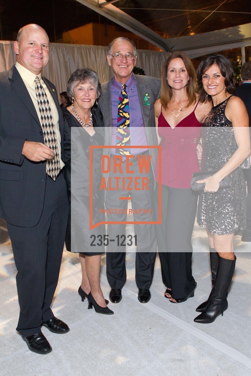 Jim Thompson, Claudia Salquist, Roger Salquist, Kathleen Thompson, Monica Salquist, USF California Prize, University of San Francisco. San Francisco, California, May 25th, 2016, Photo #235-1231 Jim Thompson, Claudia Salquist, Roger Salquist, Kathleen Thompson, Monica Salquist, Photo #235-1231