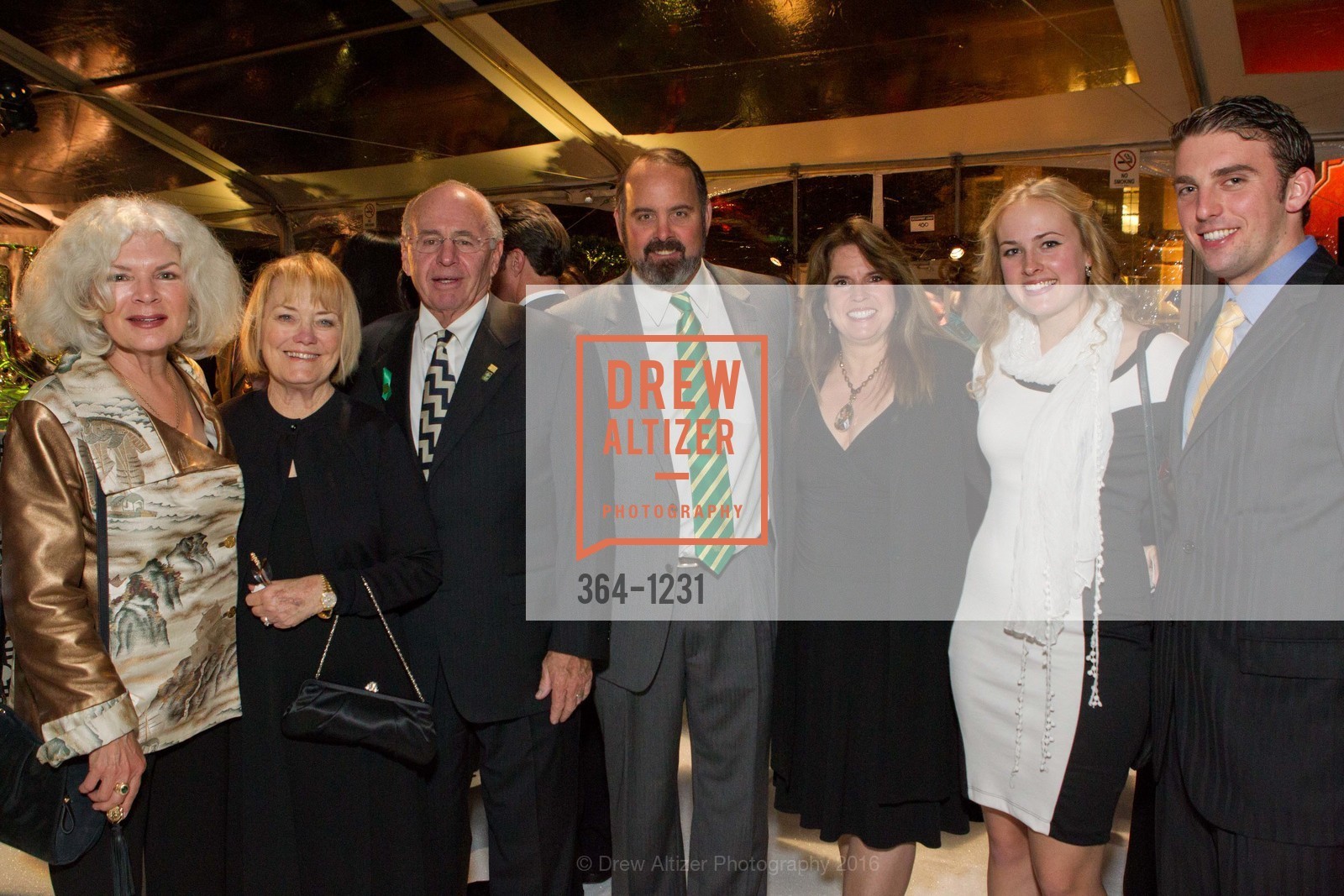 Barbara Bechelli, Sharon Malloy, Tom Malloy, Kevin Malloy, Nancy Malloy, Brenna Malloy, William Dessert, USF California Prize, University of San Francisco. San Francisco, California, May 25th, 2016, Photo #364-1231 Barbara Bechelli, Sharon Malloy, Tom Malloy, Kevin Malloy, Nancy Malloy, Brenna Malloy, William Dessert, Photo #364-1231