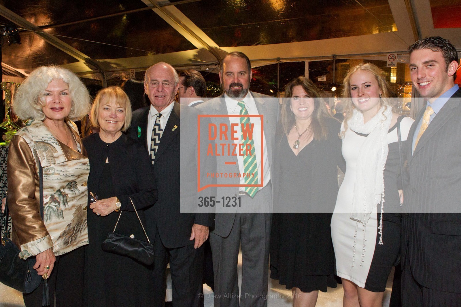 Barbara Bechelli, Sharon Malloy, Tom Malloy, Kevin Malloy, Nancy Malloy, Brenna Malloy, William Dessert, USF California Prize, University of San Francisco. San Francisco, California, May 25th, 2016, Photo #365-1231 Barbara Bechelli, Sharon Malloy, Tom Malloy, Kevin Malloy, Nancy Malloy, Brenna Malloy, William Dessert, Photo #365-1231