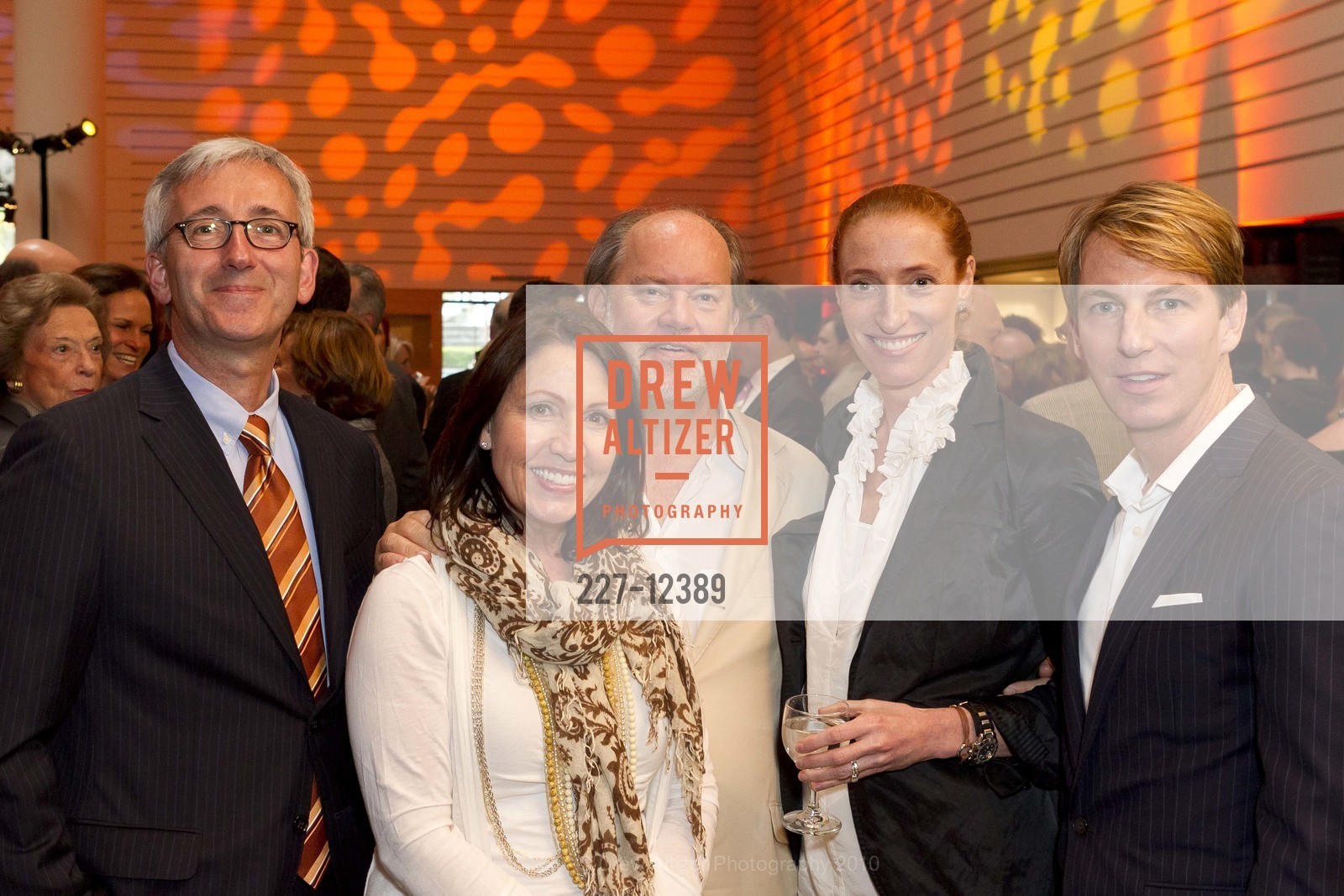 David Smyton, Sheila Peters, Stephen Brady, Julie Rosen, Jack Calhoun, SFMOMA Celebrates Opening THE FISHER COLLECTION Exhibit, US, June 25th, 2010, Photo #227-12389 David Smyton, Sheila Peters, Stephen Brady, Julie Rosen, Jack Calhoun, Photo #227-12389