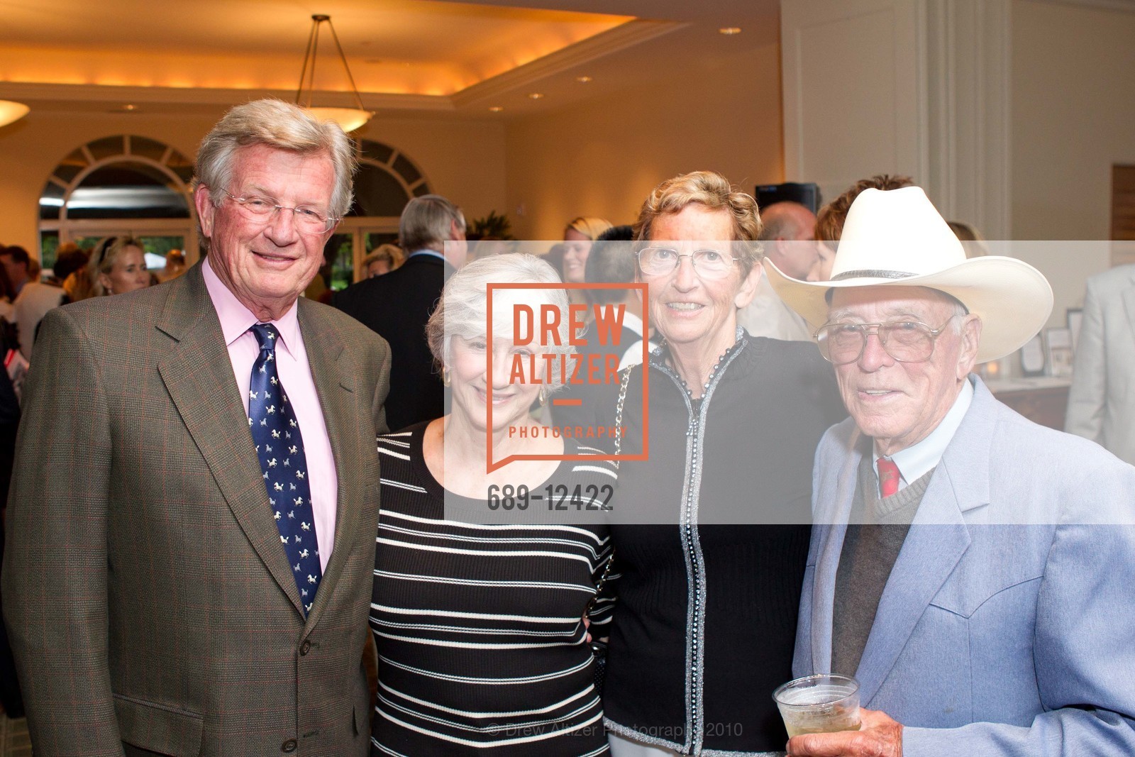 Joel Bartlett, Carlene Whittelscy, Nan Chapman, Malcolm Rossoll, Menlo Charity Horse Show Gala Dinner, US, August 17th, 2010, Photo #689-12422 Joel Bartlett, Carlene Whittelscy, Nan Chapman, Malcolm Rossoll, Photo #689-12422