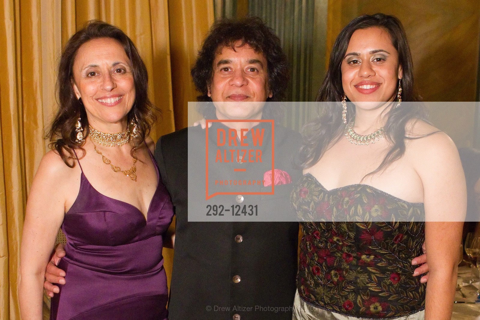 Antonia Minnecola, Zakir Hussain, Isabella Hussain, Photo #292-12431