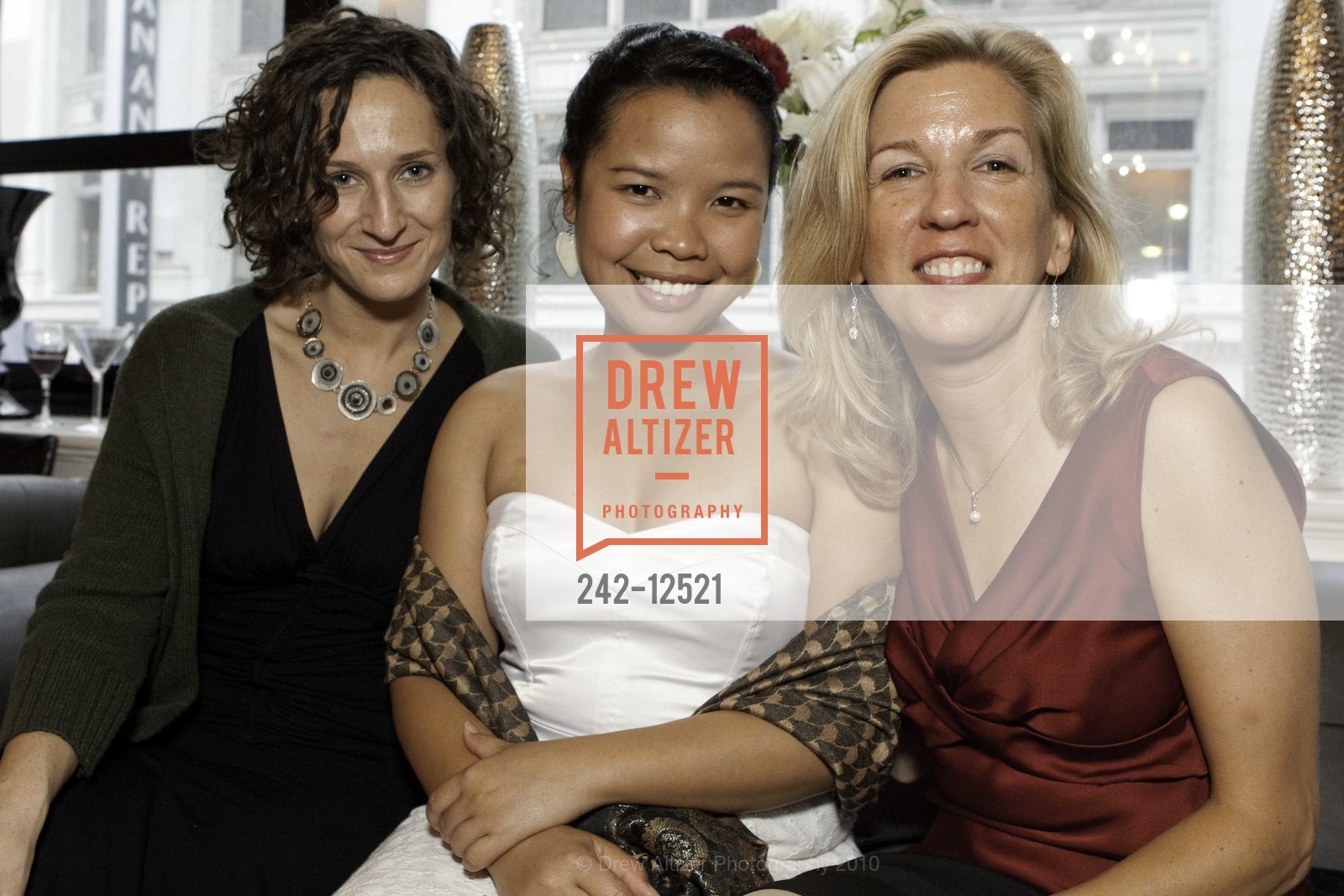 Liana Bender, Grace Esteban, Linda Molnar, BRAVO! Gala Kick-Off Party at Kim Vo Salon, US, August 20th, 2010, Photo #242-12521 Liana Bender, Grace Esteban, Linda Molnar, Photo #242-12521
