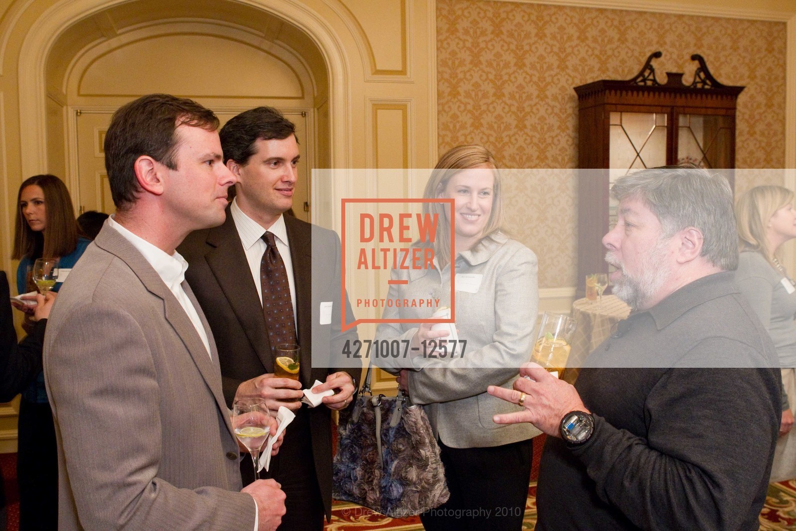 Glenn Leach, John Iannuccillo, Ann Iannuccillo, Steve Wozniak, Bay Area Discovery Museum, US, February 2nd, 2010, Photo #4271007-12577 Glenn Leach, John Iannuccillo, Ann Iannuccillo, Steve Wozniak, Photo #4271007-12577