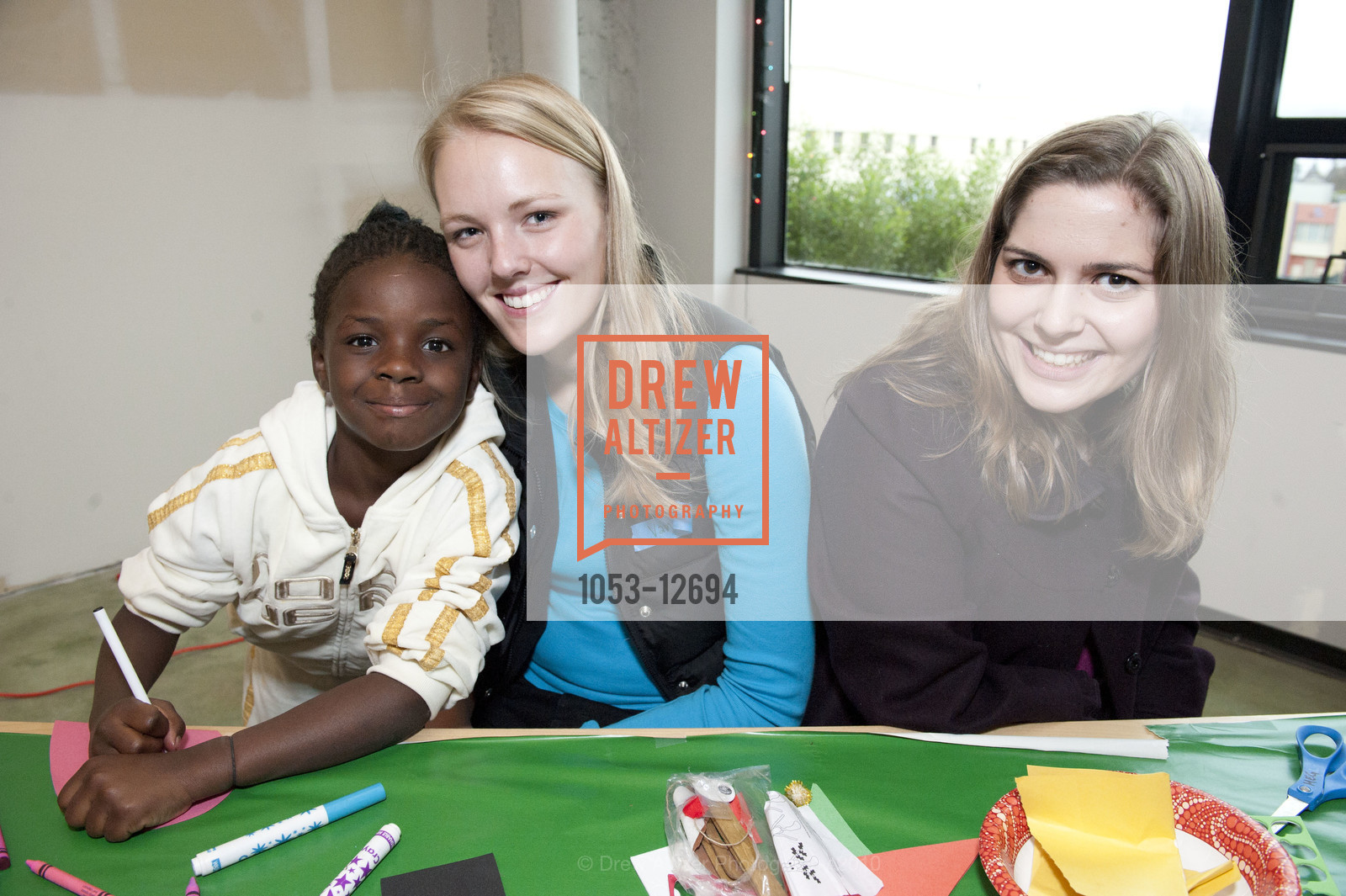 Dominique, Vanessa Van Voorhis, Alexandra Constantine, SPINSTERS Day of Giving, US, December 19th, 2010, Photo #1053-12694 Dominique, Vanessa Van Voorhis, Alexandra Constantine, Photo #1053-12694