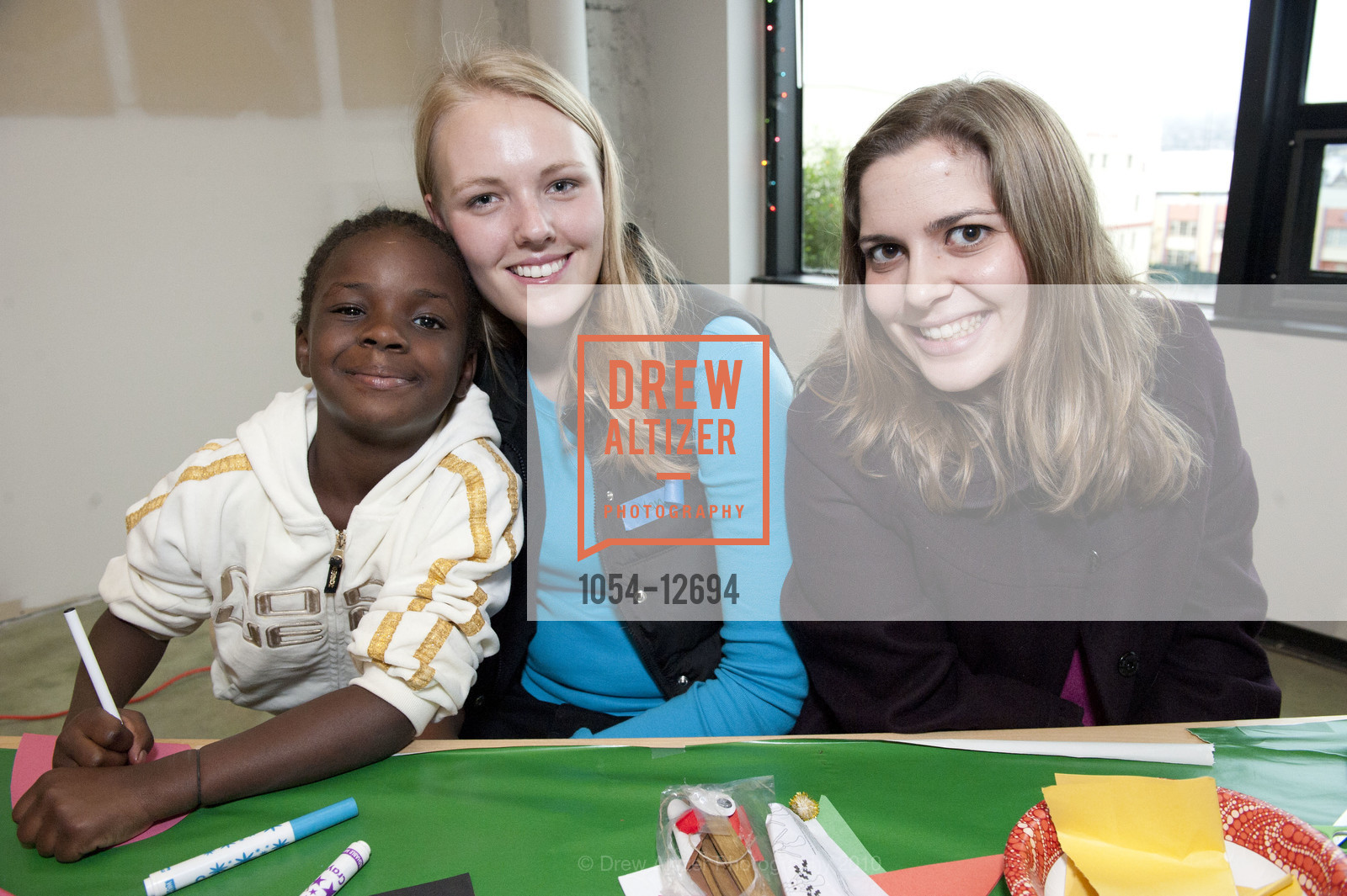 Dominique, Vanessa Van Voorhis, Alexandra Constantine, SPINSTERS Day of Giving, US, December 19th, 2010, Photo #1054-12694 Dominique, Vanessa Van Voorhis, Alexandra Constantine, Photo #1054-12694