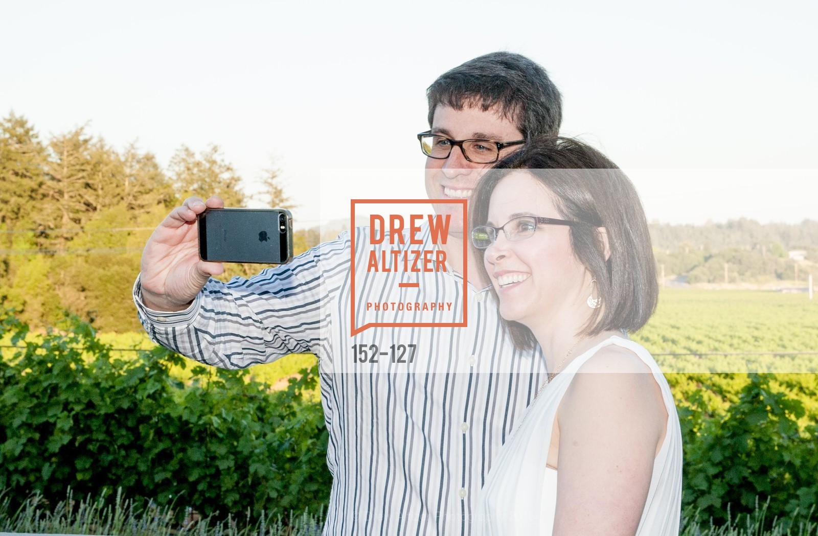 William Fleishhacker, Ellen Fleishhacker, An Evening in the Vineyard hosted by JACK CALHOUN & TRENT NORRIS, Jack Calhoun & Trent Norris Vineyard. 3393 Dry Creek Road, Healdsburg CA 95448, May 22nd, 2015,Drew Altizer, Drew Altizer Photography, full-service agency, private events, San Francisco photographer, photographer california