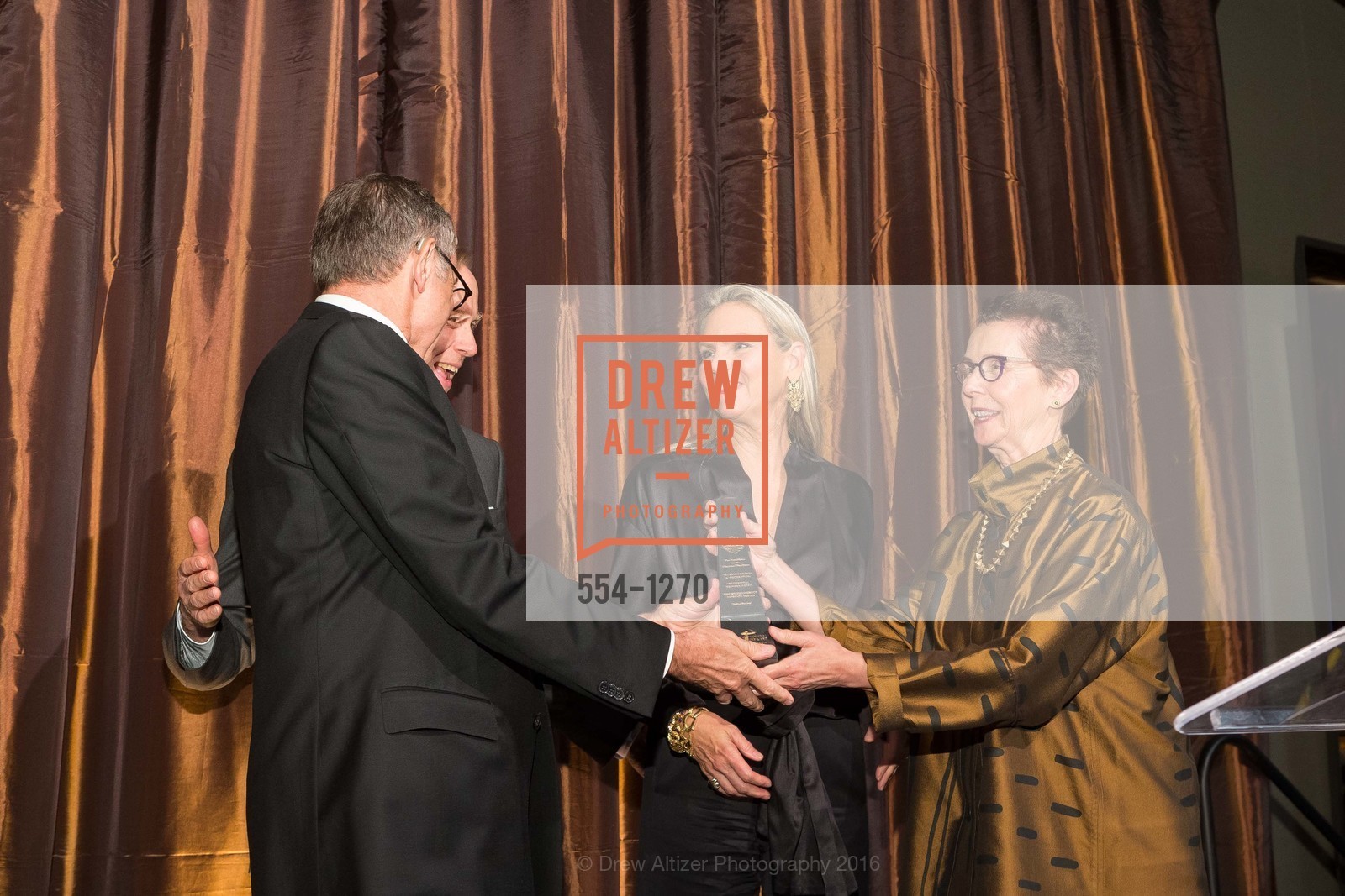 Paul Wiseman, Kathleen Taylor, The Julia Morgan Awards 2016, US. 465 California St, June 16th, 2016, Photo #554-1270 Paul Wiseman, Kathleen Taylor, Photo #554-1270