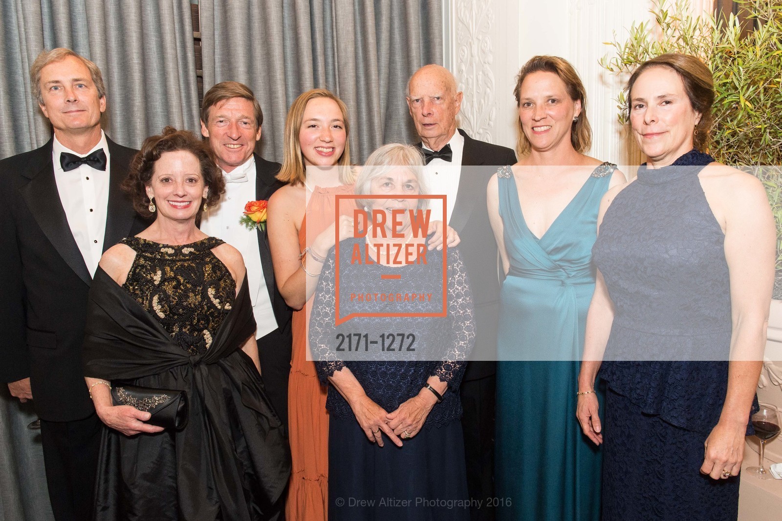 John Christiansen, Rhonda Morrison Hagen, Jim Morrison, Zoe Morrison, Grace Wilbur, Cole Wilbur, Anne Wilbur, San Francisco Debutante Ball 2016, US. St. Francisco Hotel, June 18th, 2016, Photo #2171-1272 John Christiansen, Rhonda Morrison Hagen, Jim Morrison, Zoe Morrison, Grace Wilbur, Cole Wilbur, Anne Wilbur, Photo #2171-1272