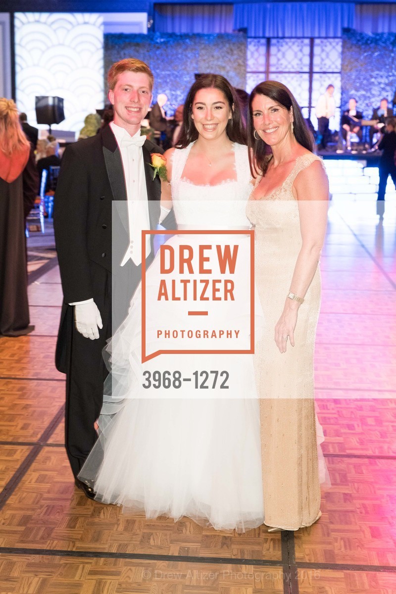 Alexander Evers with Katarina Evers and Lisa Evers
