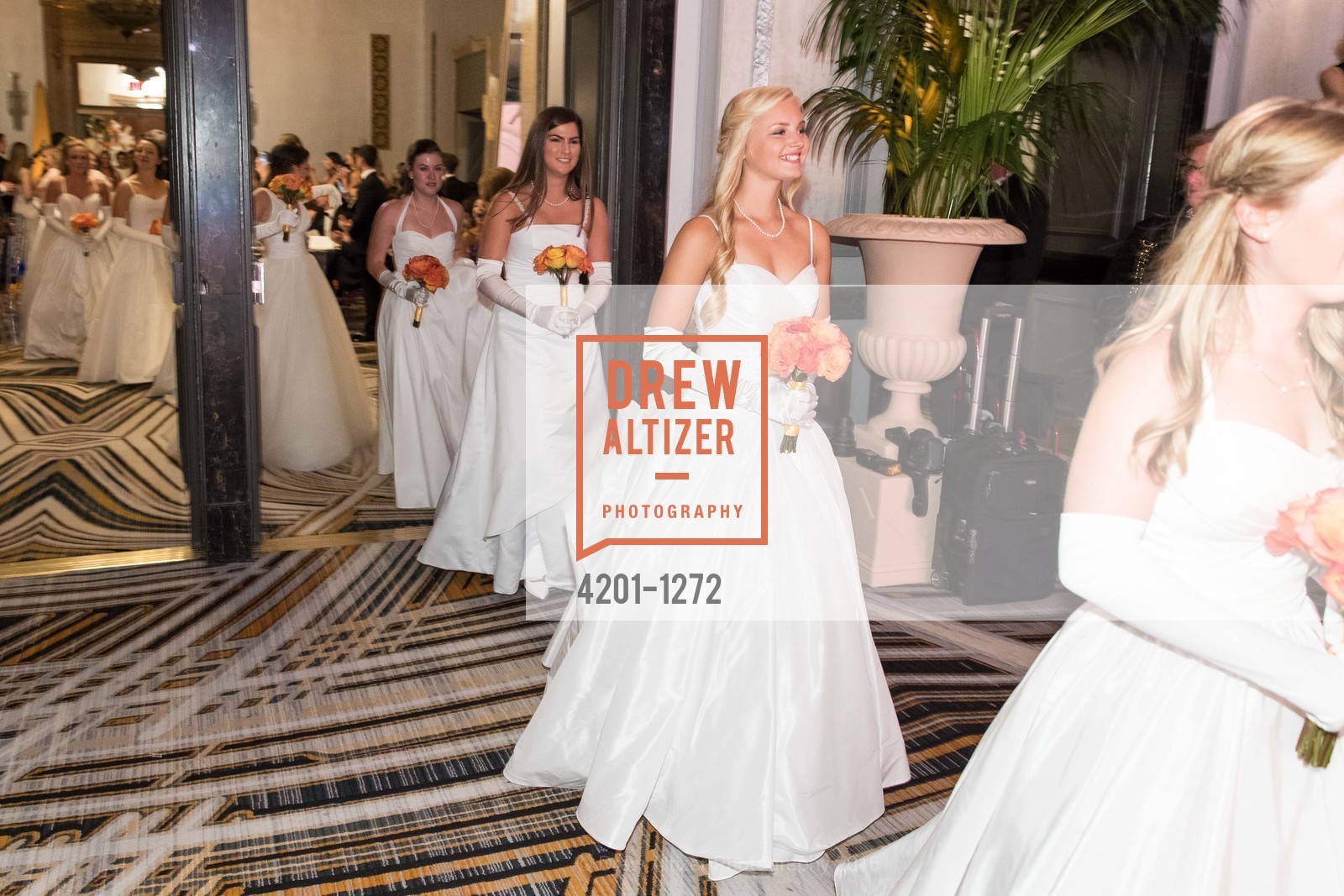 Miranda Schwartz, Caraghan Selfridge, San Francisco Debutante Ball 2016, US. St. Francisco Hotel, June 18th, 2016, Photo #4201-1272 Miranda Schwartz, Caraghan Selfridge, Photo #4201-1272