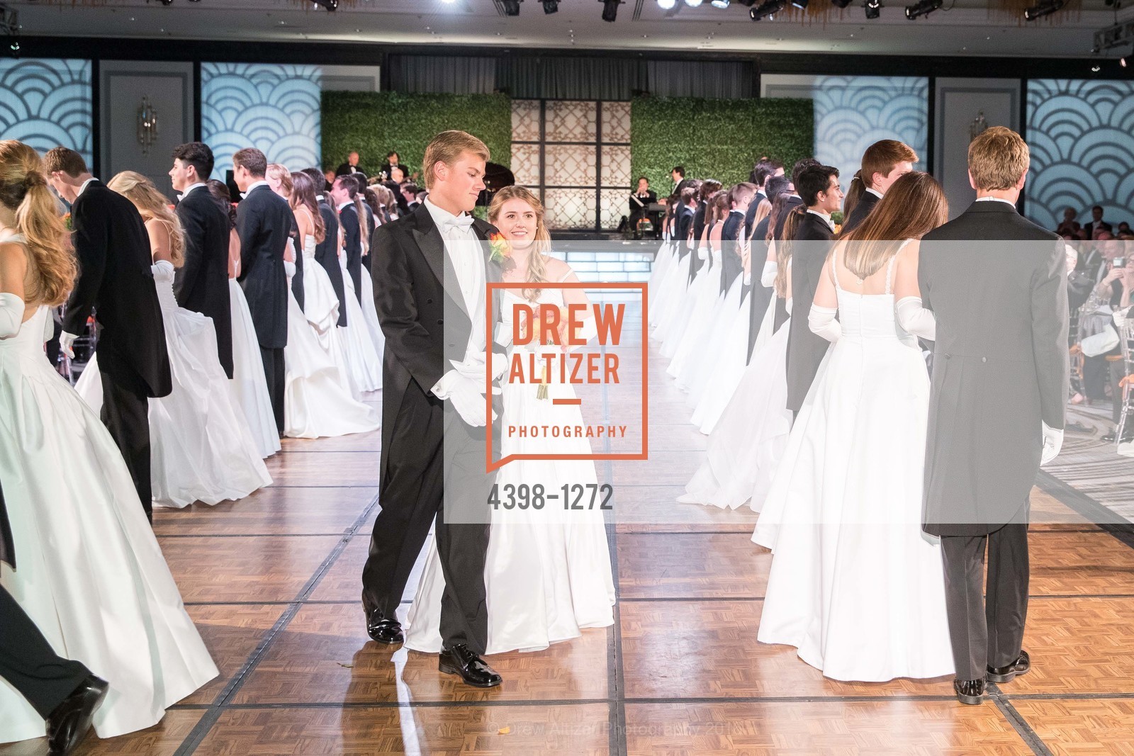 Nick Barry, Sarah Kate Paulsen, San Francisco Debutante Ball 2016, US. St. Francisco Hotel, June 18th, 2016, Photo #4398-1272 Nick Barry, Sarah Kate Paulsen, Photo #4398-1272