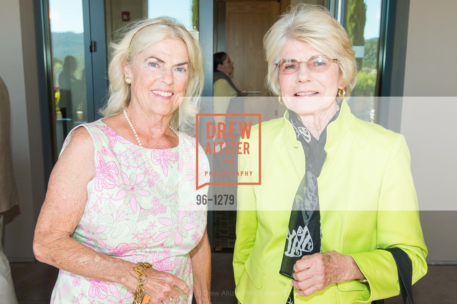 Judi Howson, Susan Schneider, Menlo Charity Horse Show Sponsor Party, US. Rosehill Sandhill, June 21st, 2016, Photo #96-1279 Judi Howson, Susan Schneider, Photo #96-1279